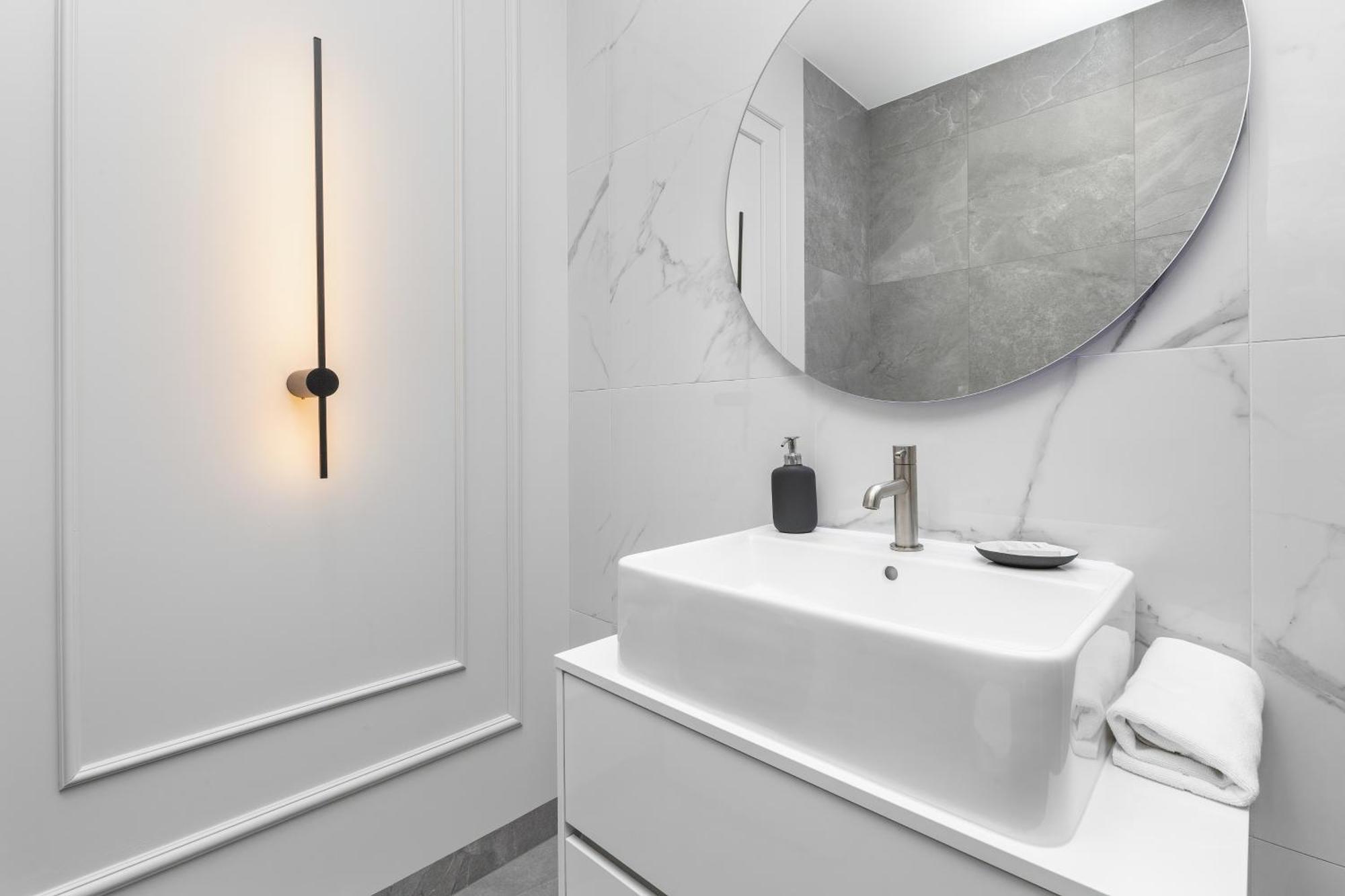 Apartamento Bright & Modern With Parking Near Arena By Renters