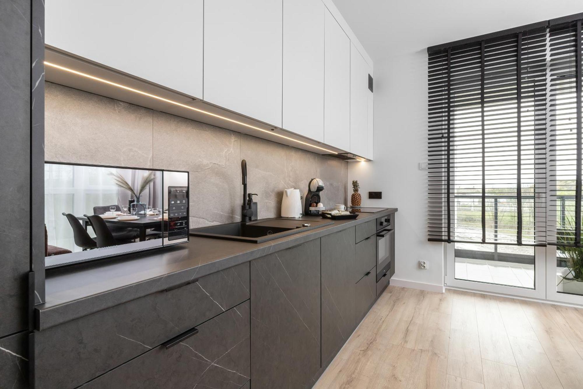 Bright & Modern With Parking Near Arena By Renters *