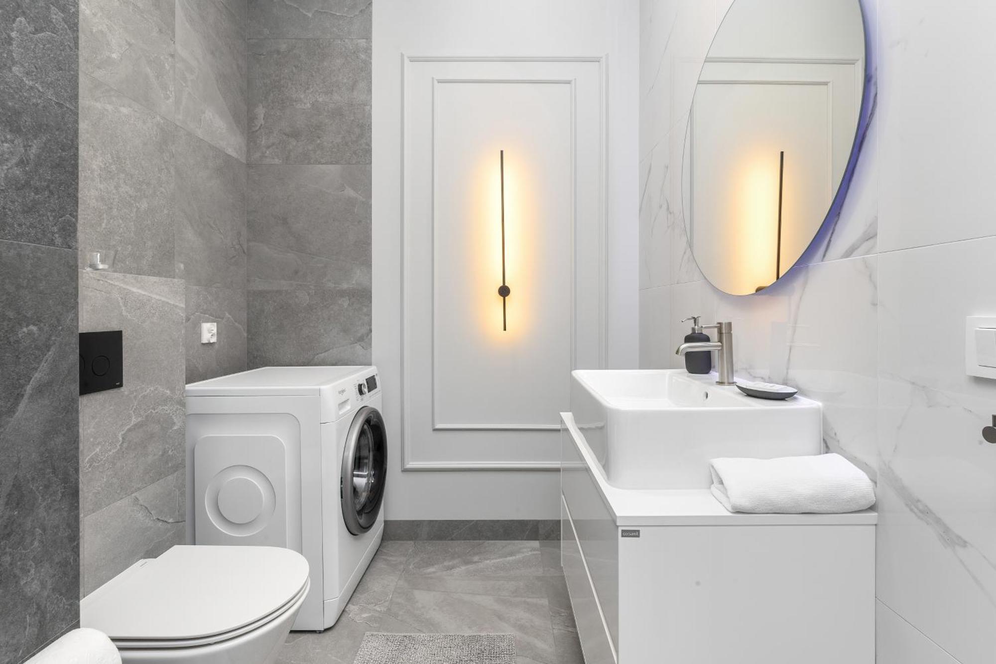 Bright & Modern With Parking Near Arena By Renters Apartamento