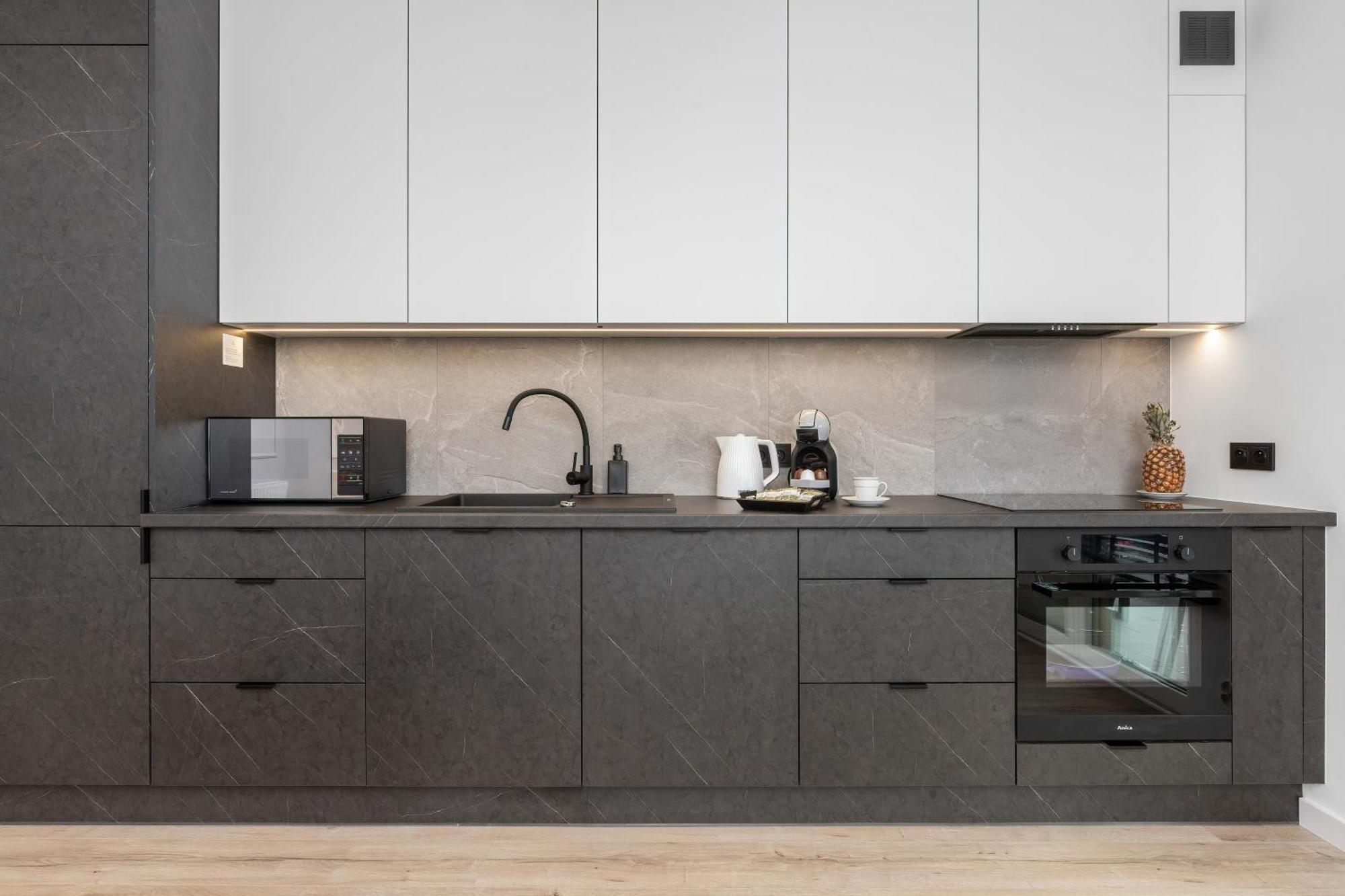 Bright & Modern With Parking Near Arena By Renters