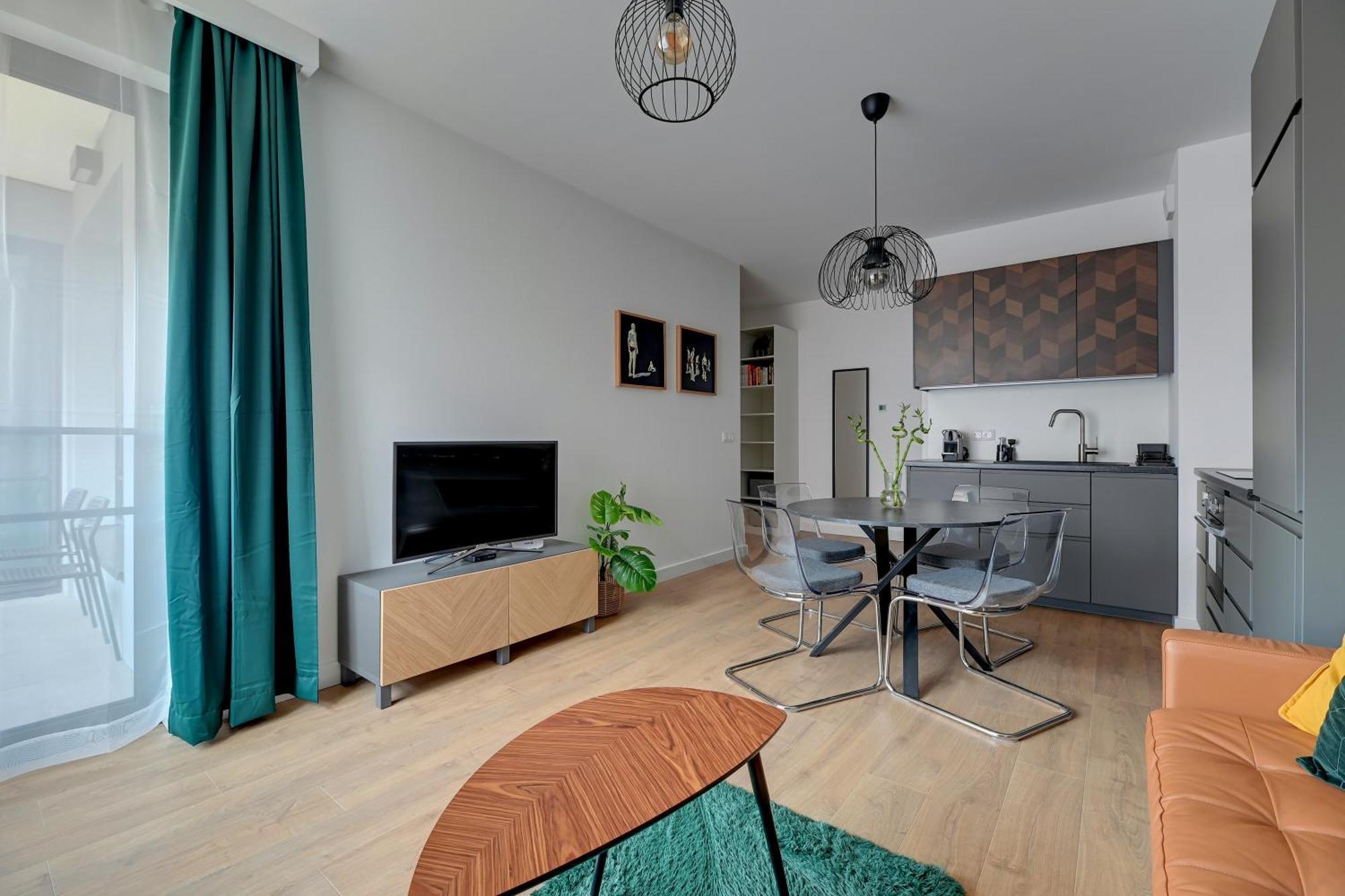Doki Living By Blue Mandarin Parking & Foodhall * Gdańsk