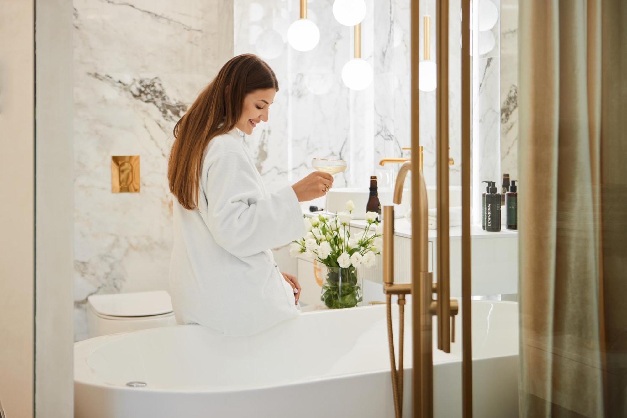 Jacuzzi Mirror By Downtown Huoneisto *