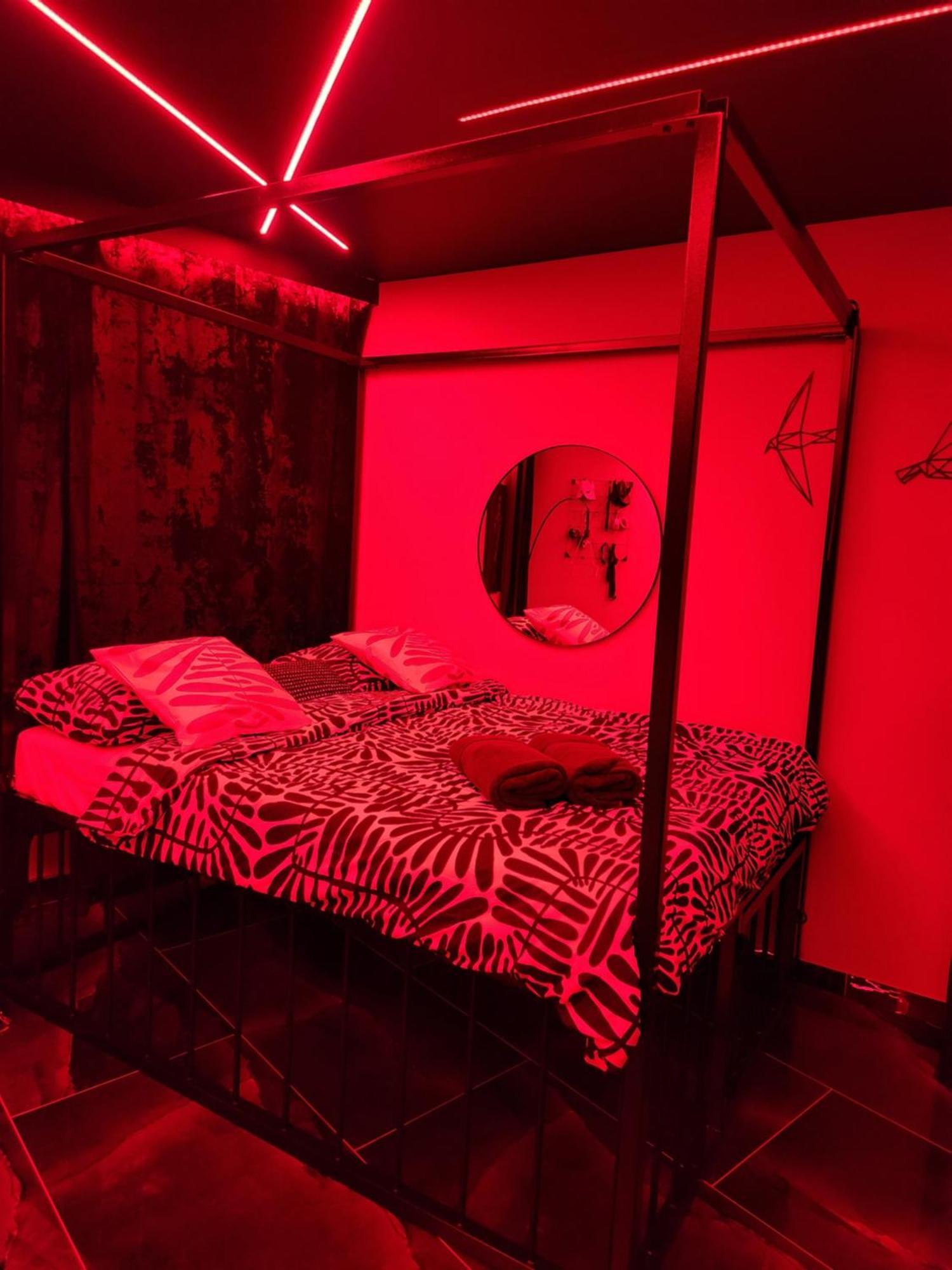 Chmielna Prestige With Luxury Jacuzzi And Sauna! Selected Also Feature A Massage Chair And Himalayan Salt With Color Therapy Salt Forest Apartment
