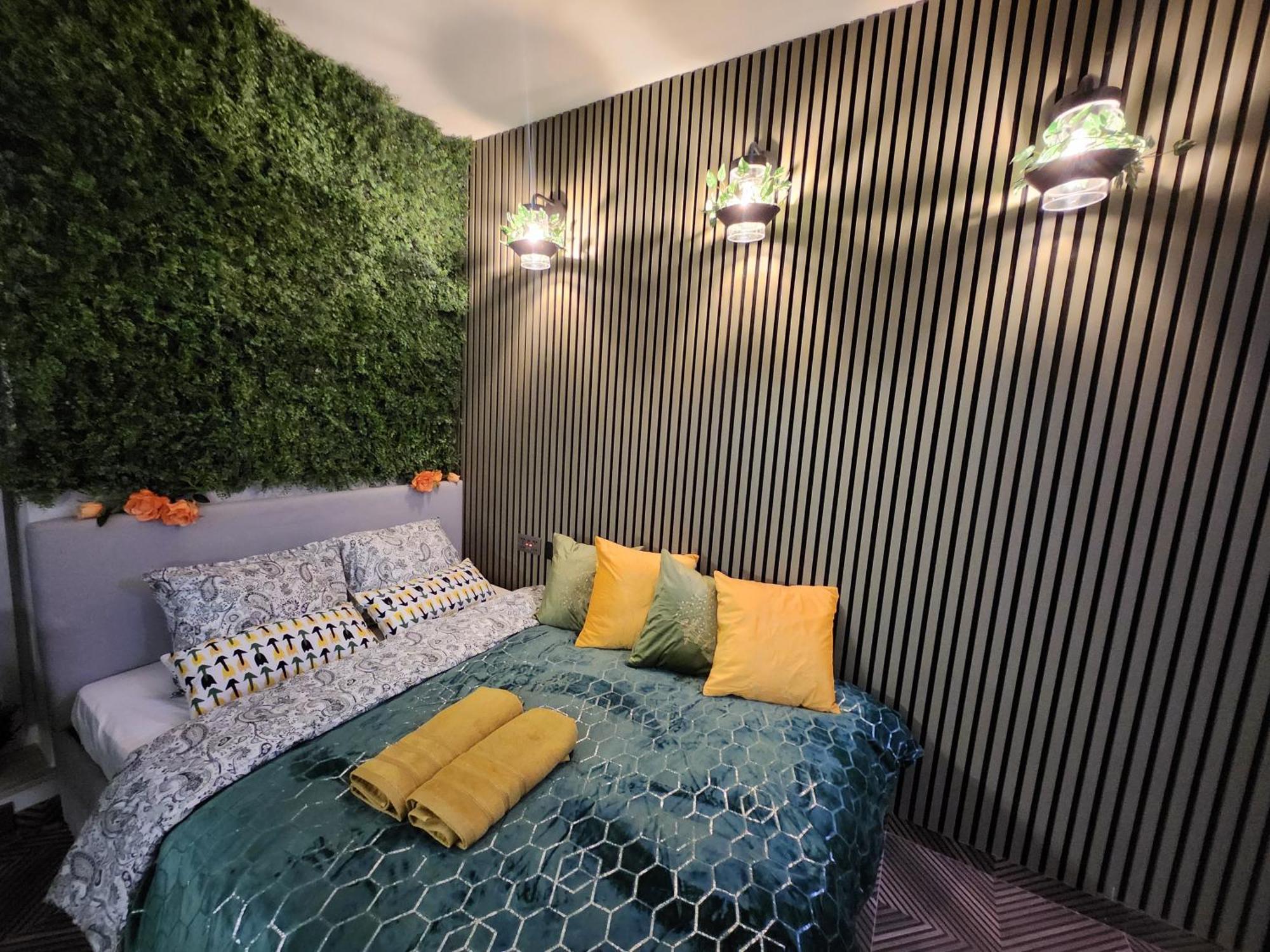 Chmielna Prestige With Luxury Jacuzzi And Sauna! Selected Also Feature A Massage Chair And Himalayan Salt With Color Therapy Salt Forest Apartment