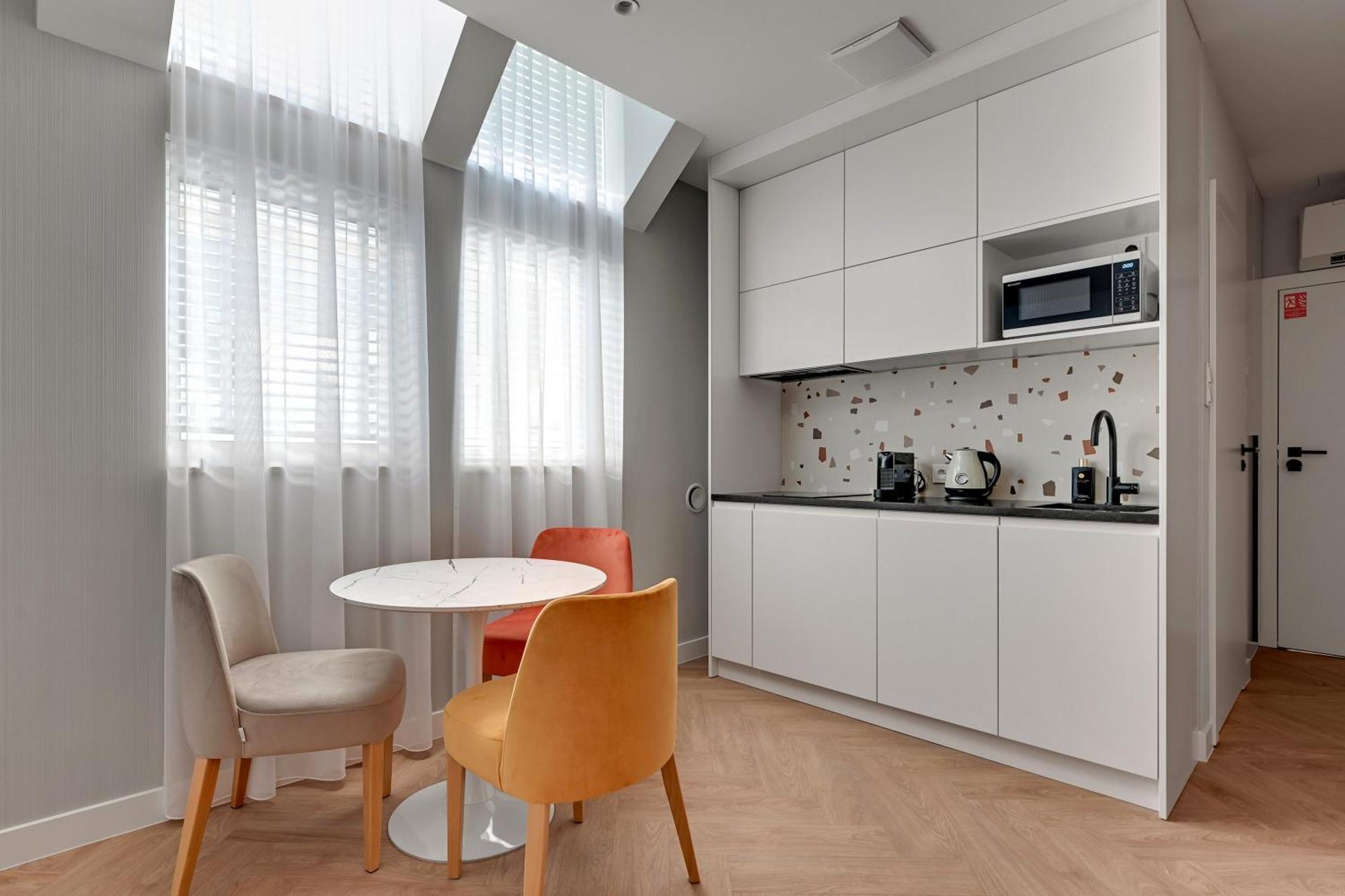 Retro Boutique By Dom & House