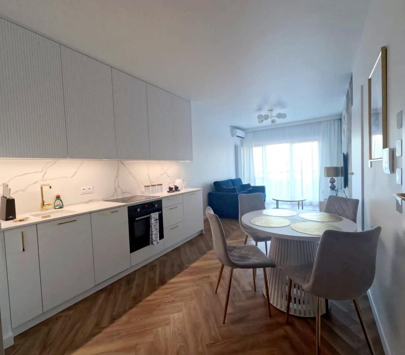 Golden River Apartment *