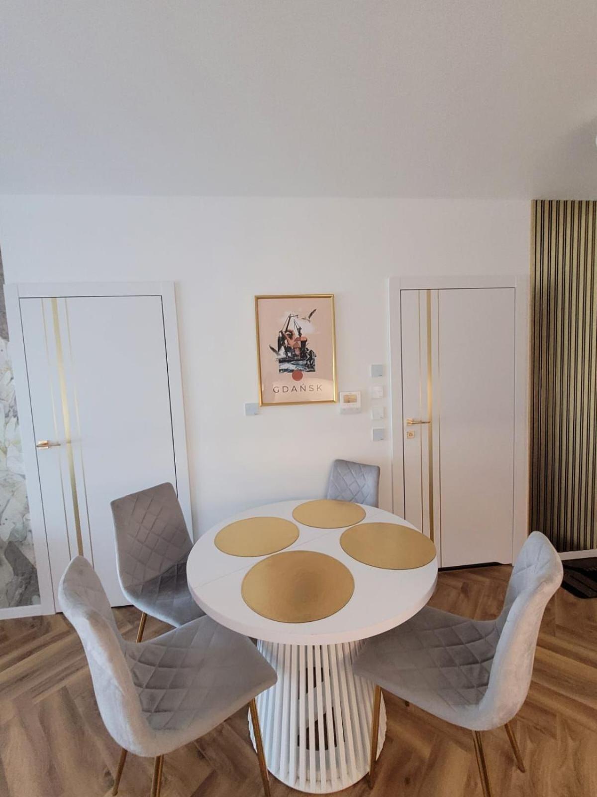 Golden River Apartment *