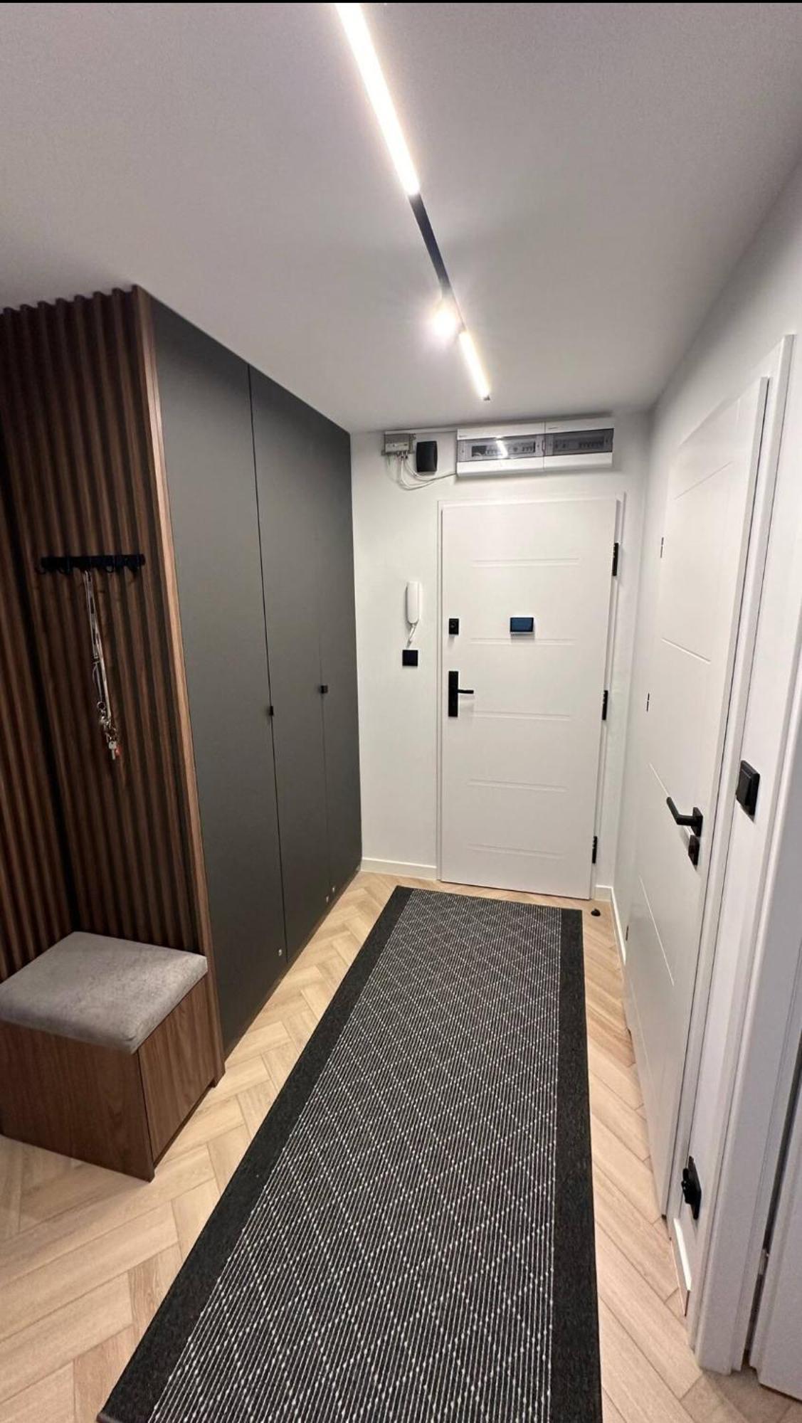 Apartment Sunny 2 Bedroom Apartment, Free Parking, High Speed Internet