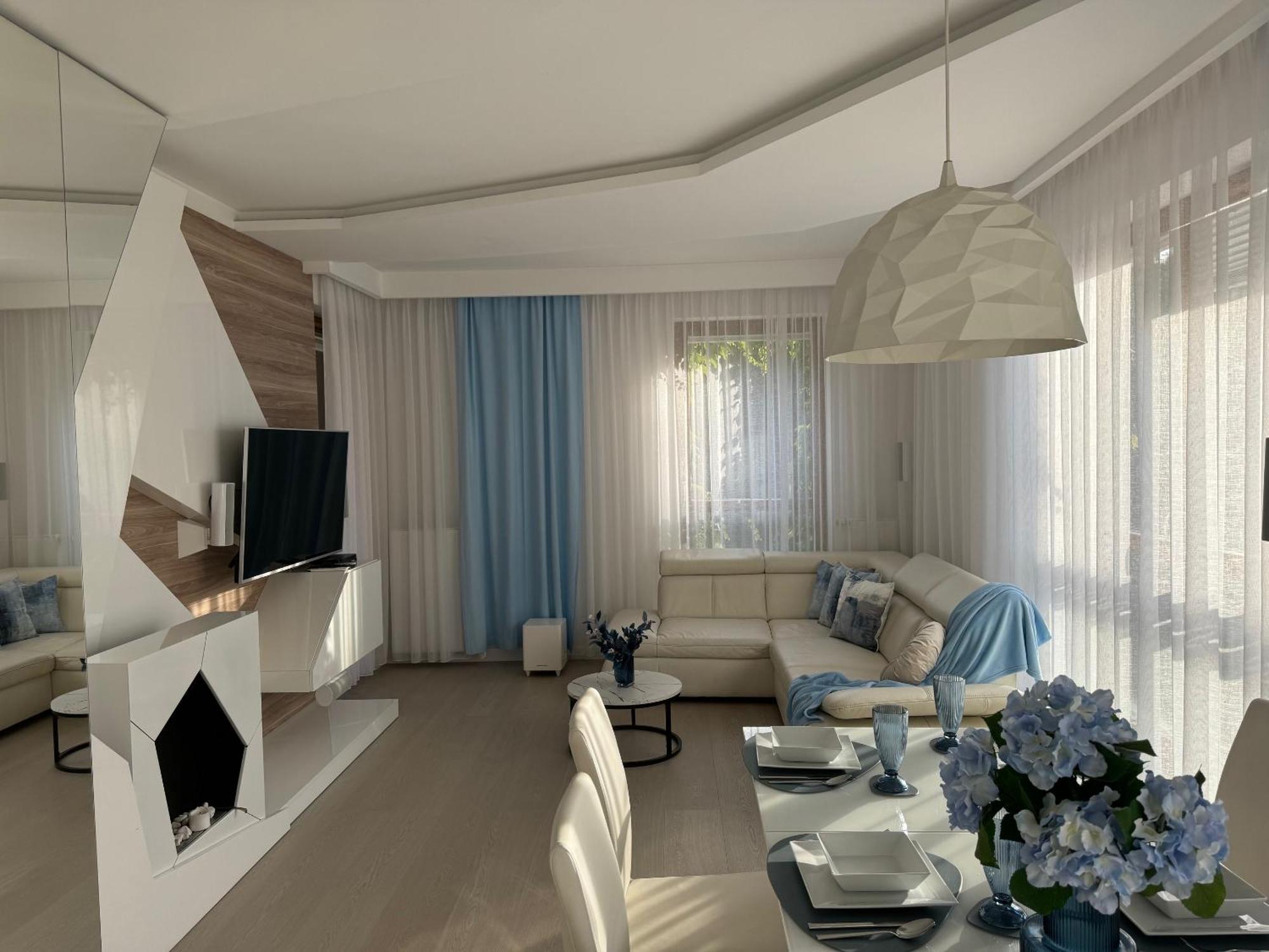 Blue Seaside Apartment *