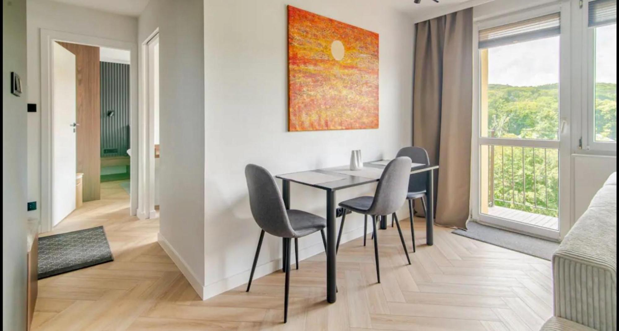 Sunny 2 Bedroom Apartment, Free Parking, High Speed Internet Gdansk
