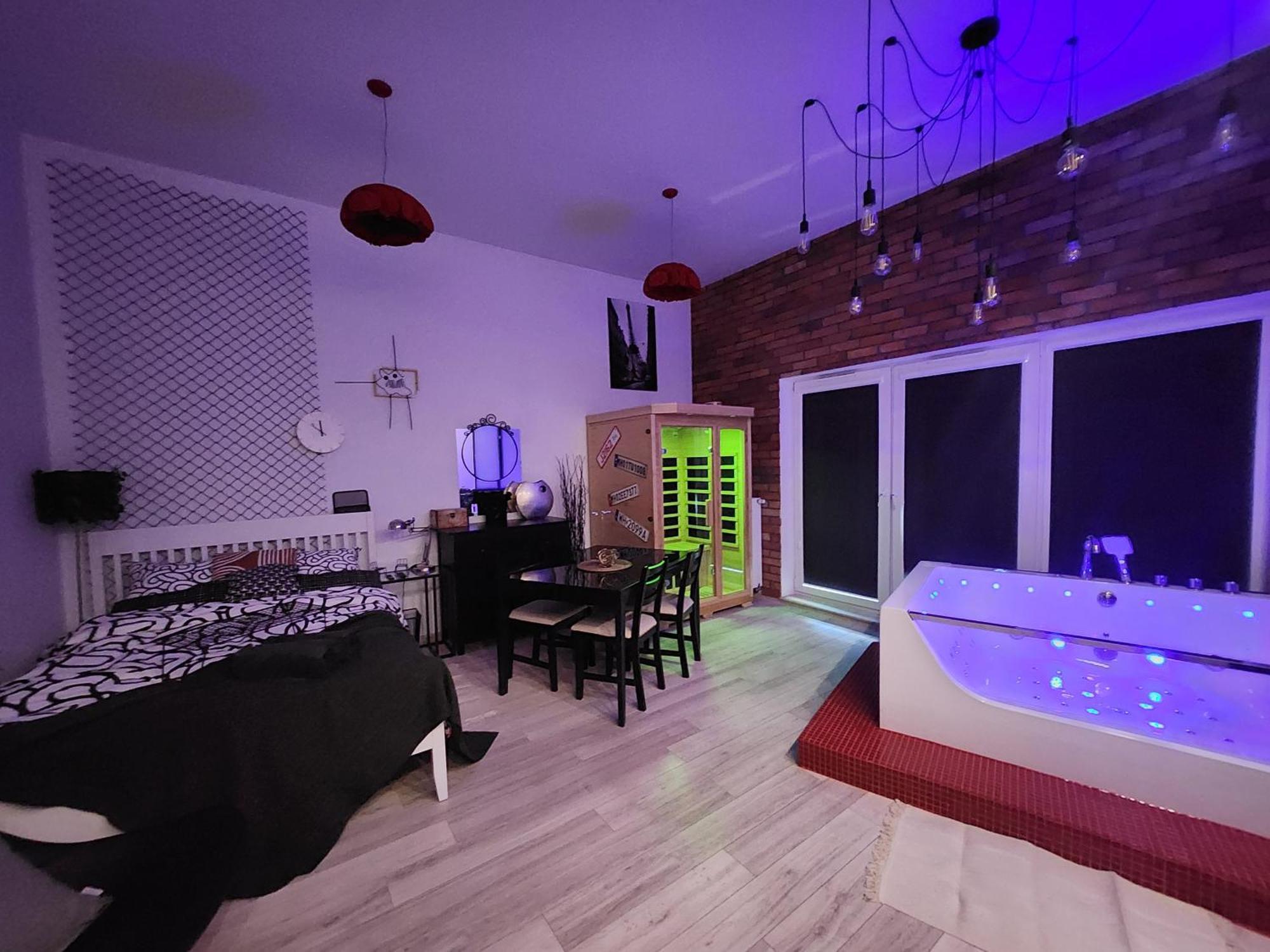 Chmielna Prestige With Luxury Jacuzzi And Sauna! Selected Also Feature A Massage Chair And Himalayan Salt With Color Therapy Salt Forest Apartment