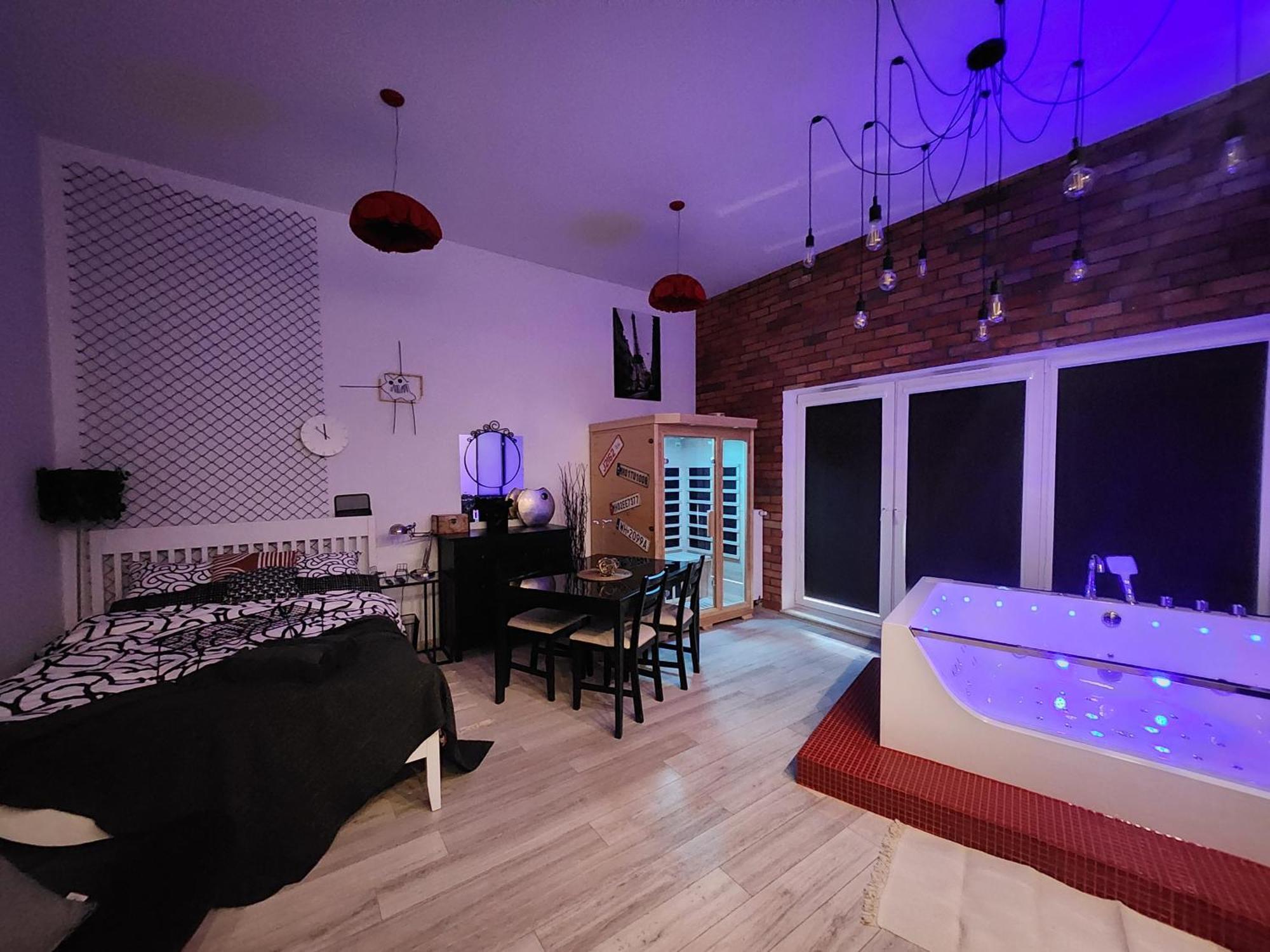 Chmielna Prestige With Luxury Jacuzzi And Sauna! Selected Also Feature A Massage Chair And Himalayan Salt With Color Therapy Salt Forest Gdansk