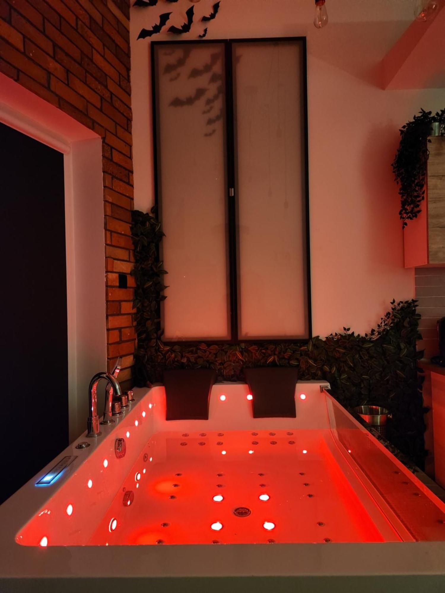 Chmielna Prestige With Luxury Jacuzzi And Sauna! Selected Also Feature A Massage Chair And Himalayan Salt With Color Therapy Salt Forest Apartment Gdansk