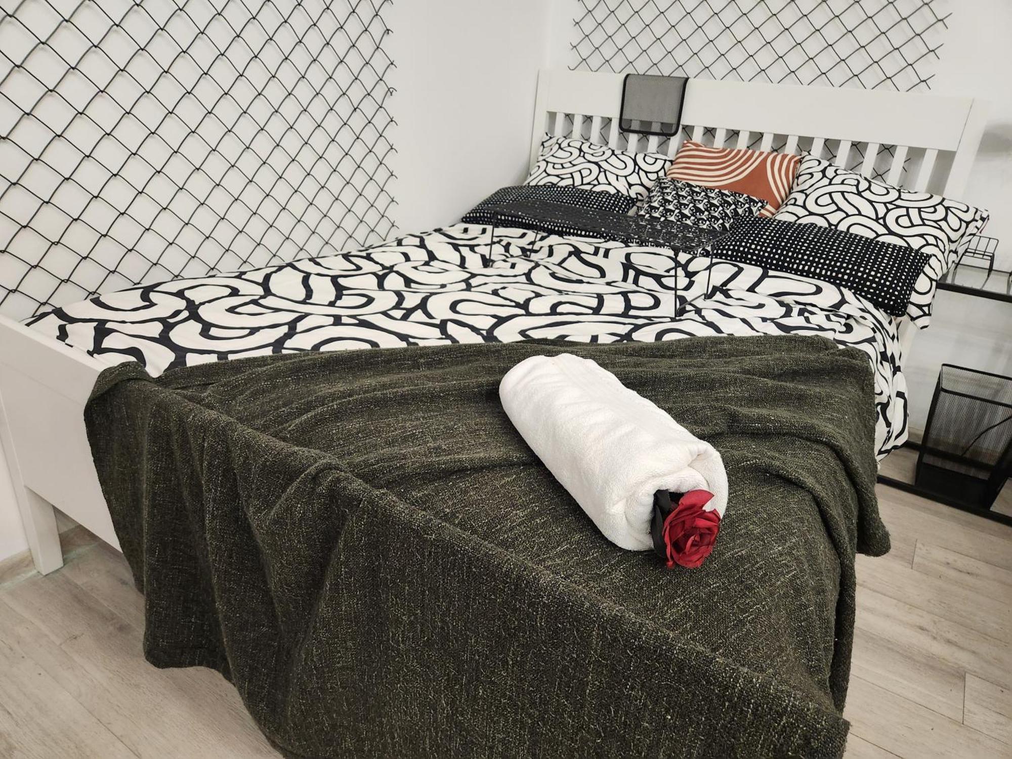 Chmielna Prestige With Luxury Jacuzzi And Sauna! Selected Also Feature A Massage Chair And Himalayan Salt With Color Therapy Salt Forest Apartment *