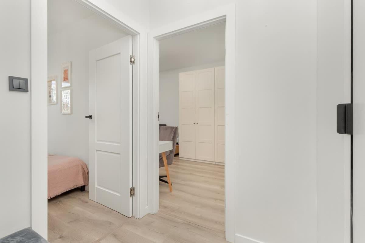 Klimatyzowany Apartament Z Parkingiem By Rent Like *