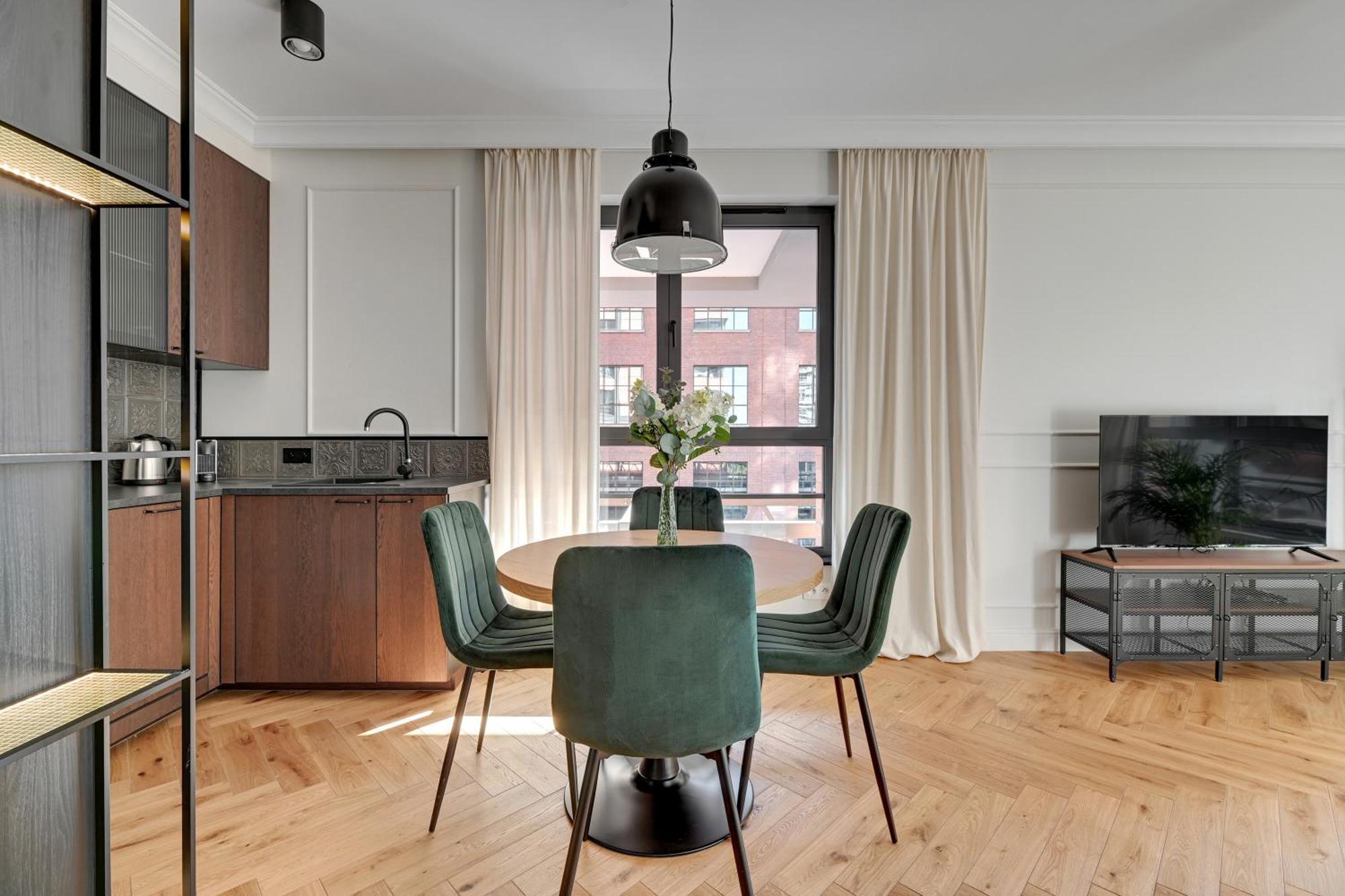 Doki Living By Blue Mandarin Parking & Foodhall * Gdansk