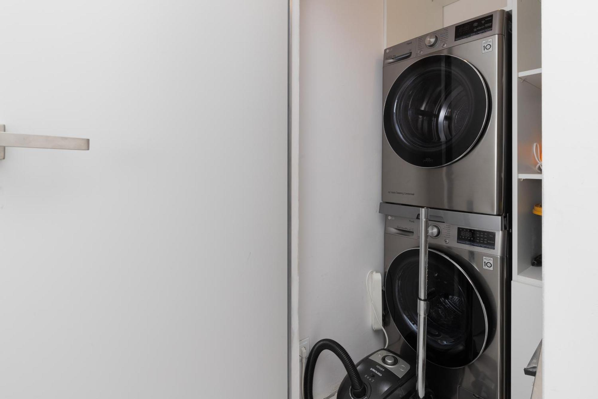 Apartment Spacious & Bright Family In By Renters *