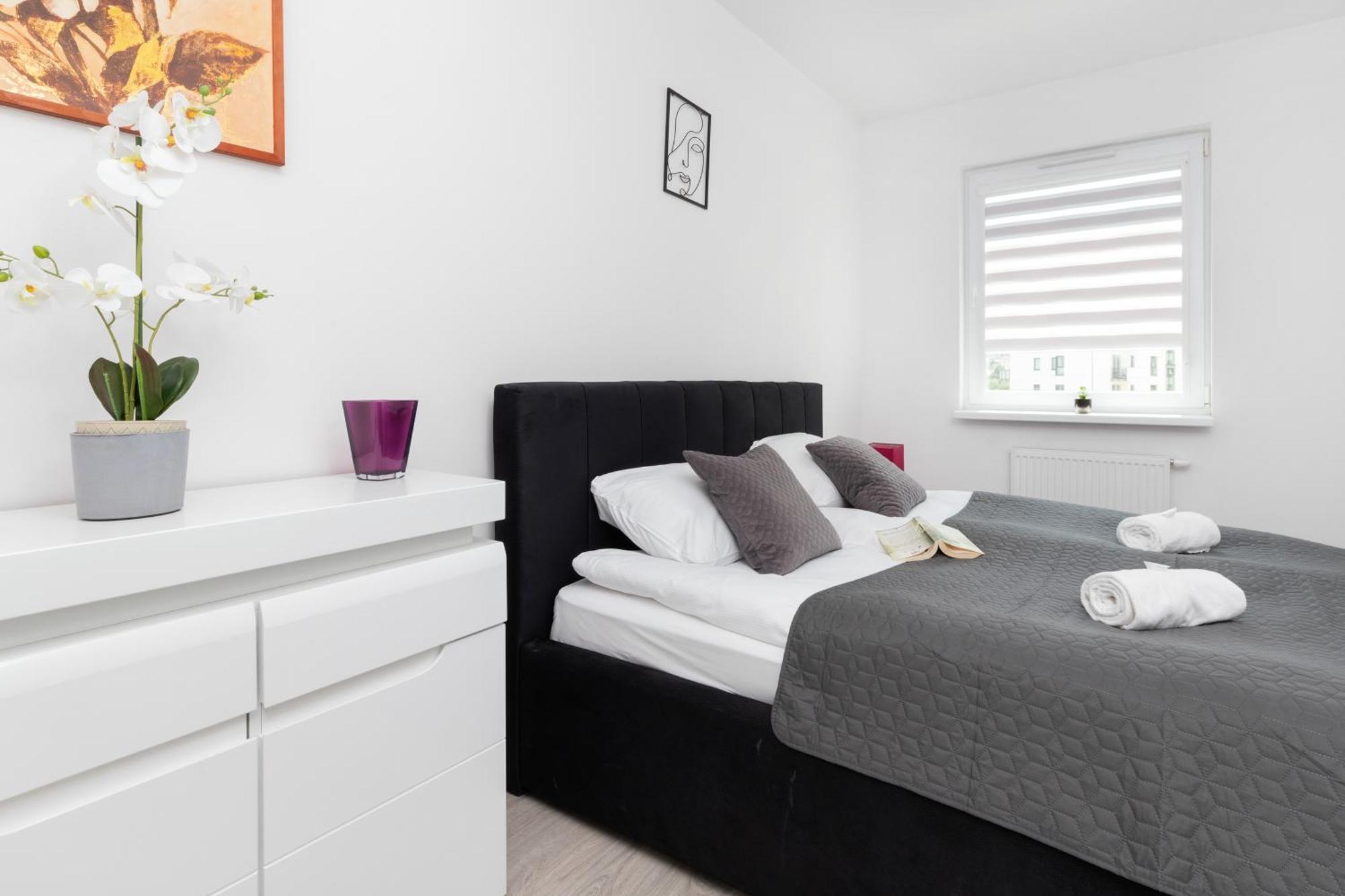 Spacious & Bright Family In By Renters Apartment