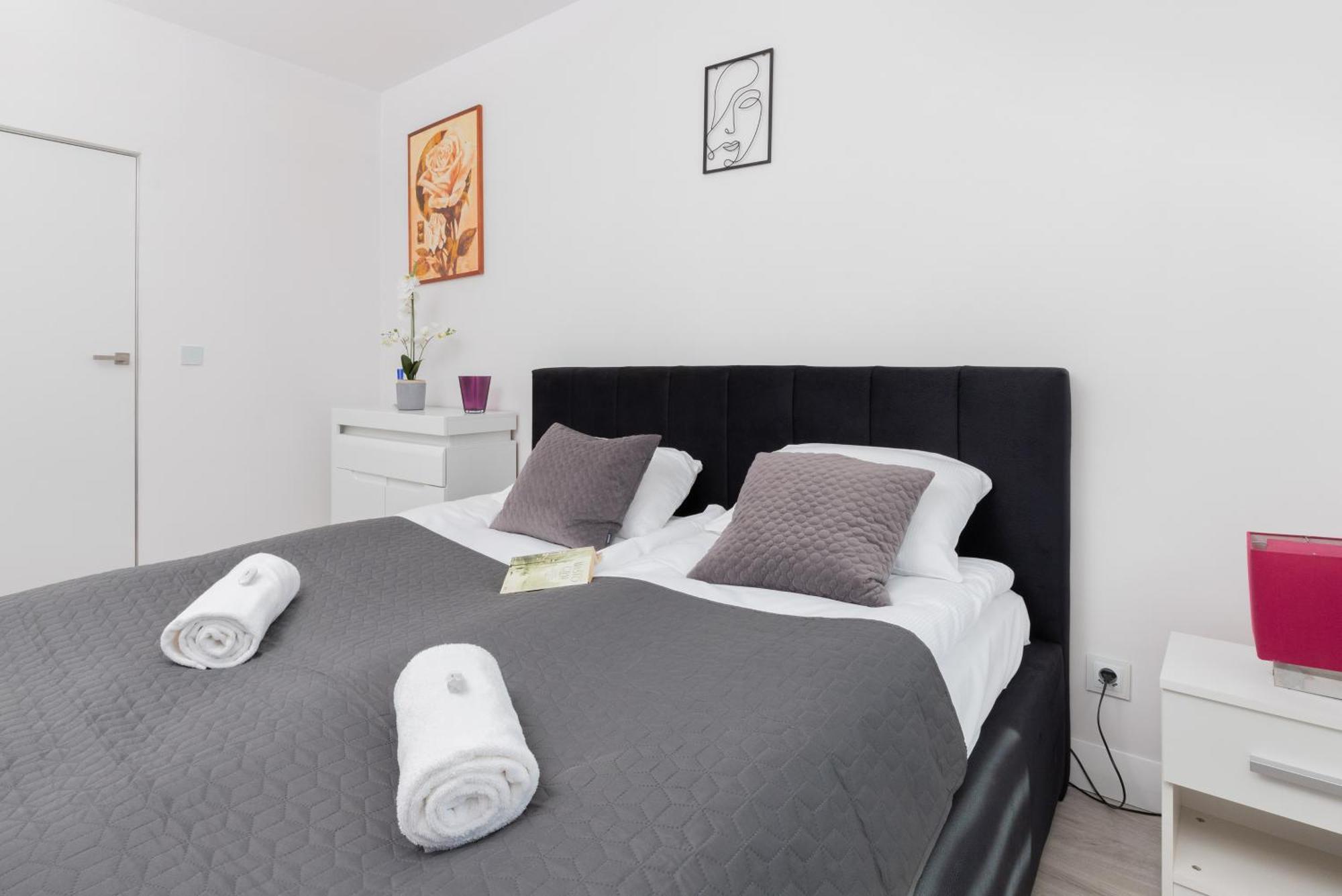Apartment Spacious & Bright Family In By Renters