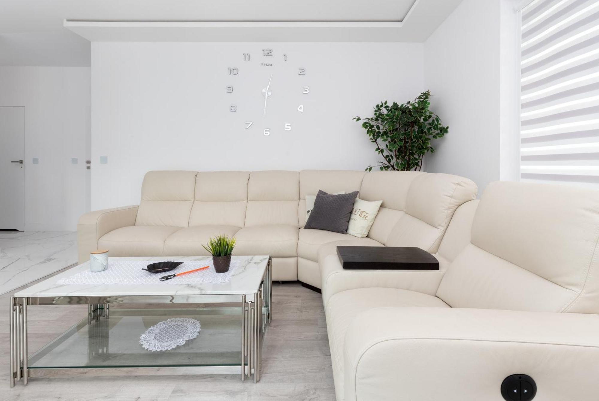 Apartment Spacious & Bright Family In By Renters *