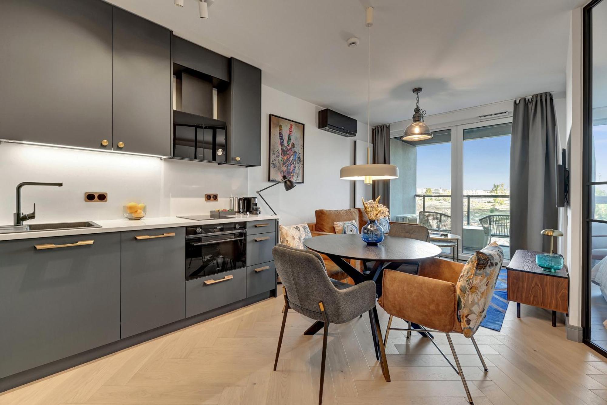 Chlebova - Riverside View Terrace, Free Parking, Gym & Kidsplay By Downtown