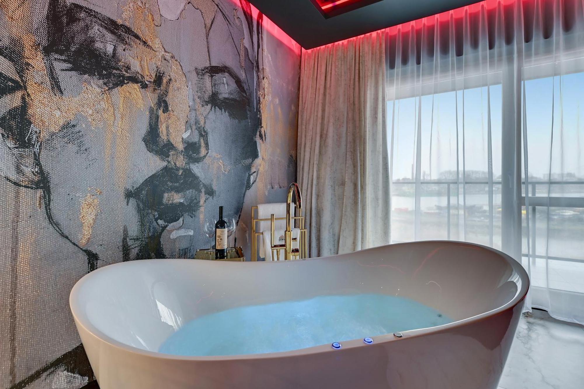 Hollywood Jacuzzi By Downtown Gdańsk