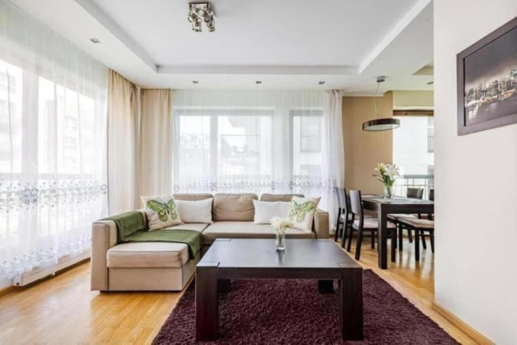 Urban Nest Group - Szafarnia 46 *