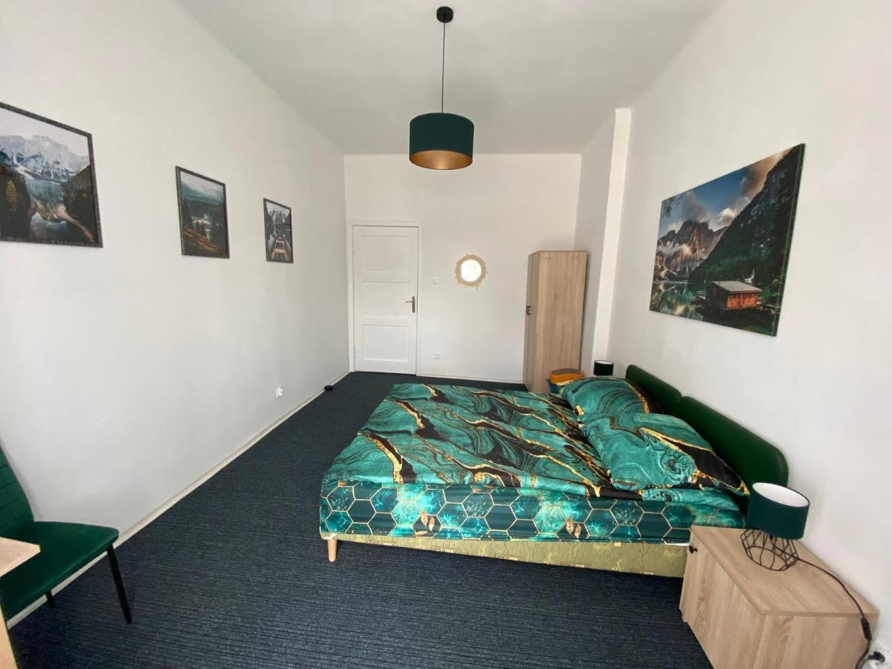 Green Rooms Hostel *