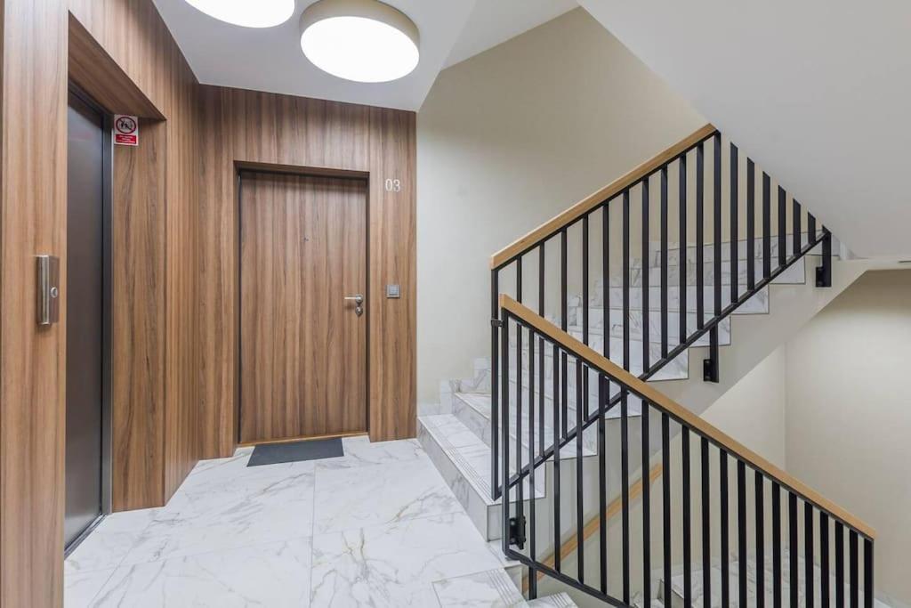 Urban Chic - Great Location - Kamienica Kollotaja Apartment *