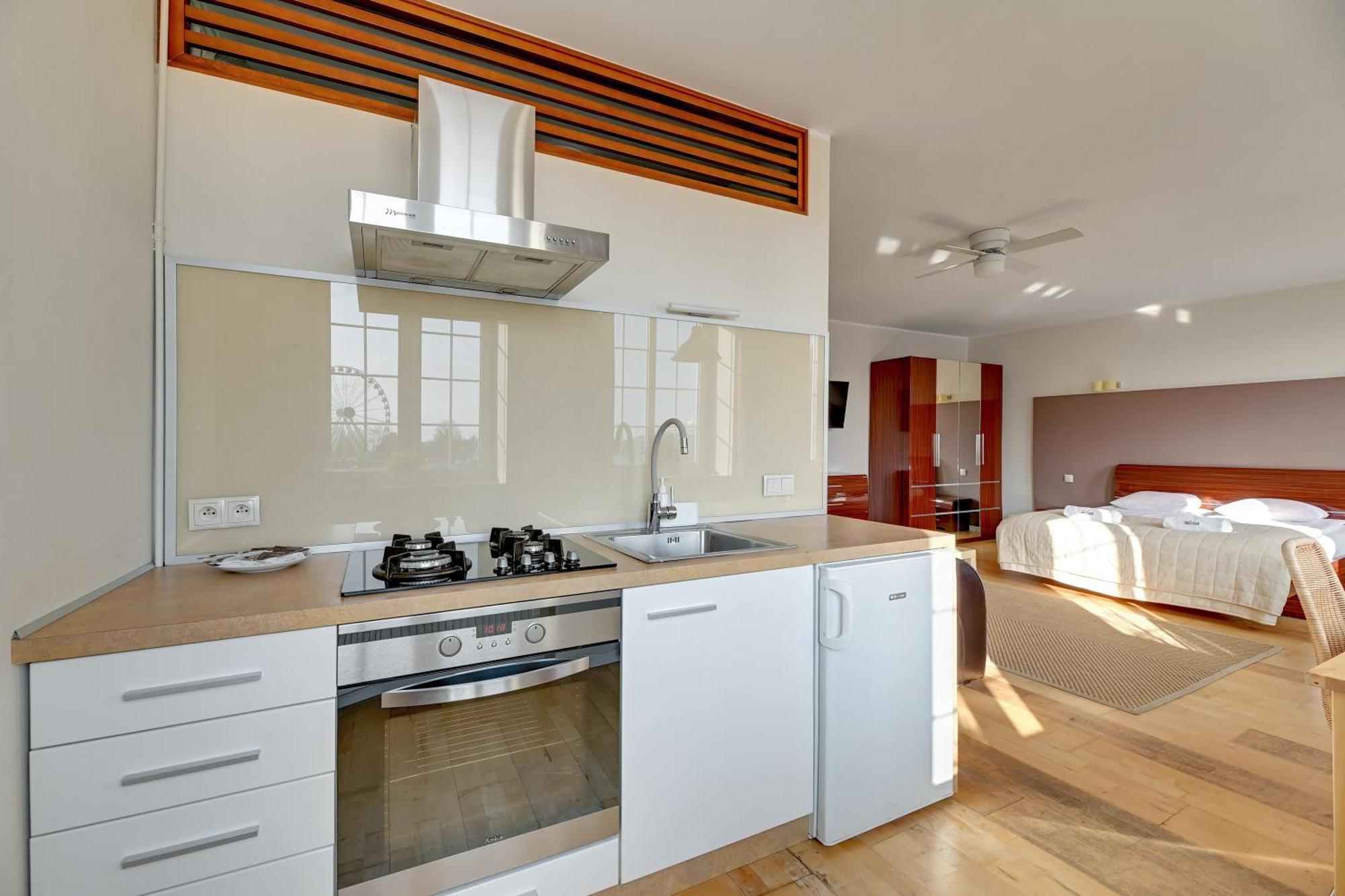 Dom & House - Old Town Targ Rybny - Self Check-in, Parking, River View Gdansk