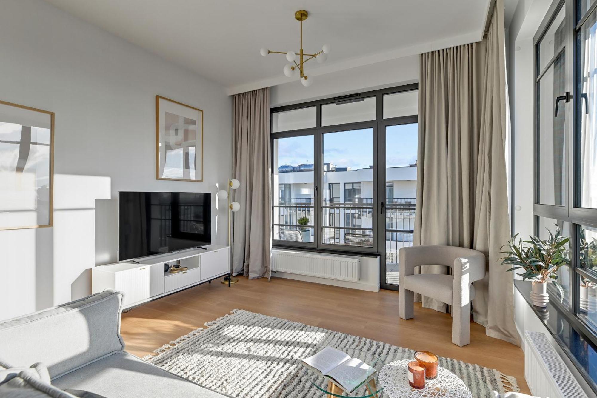 Doki Living - Foodhall & Parking By Downtown