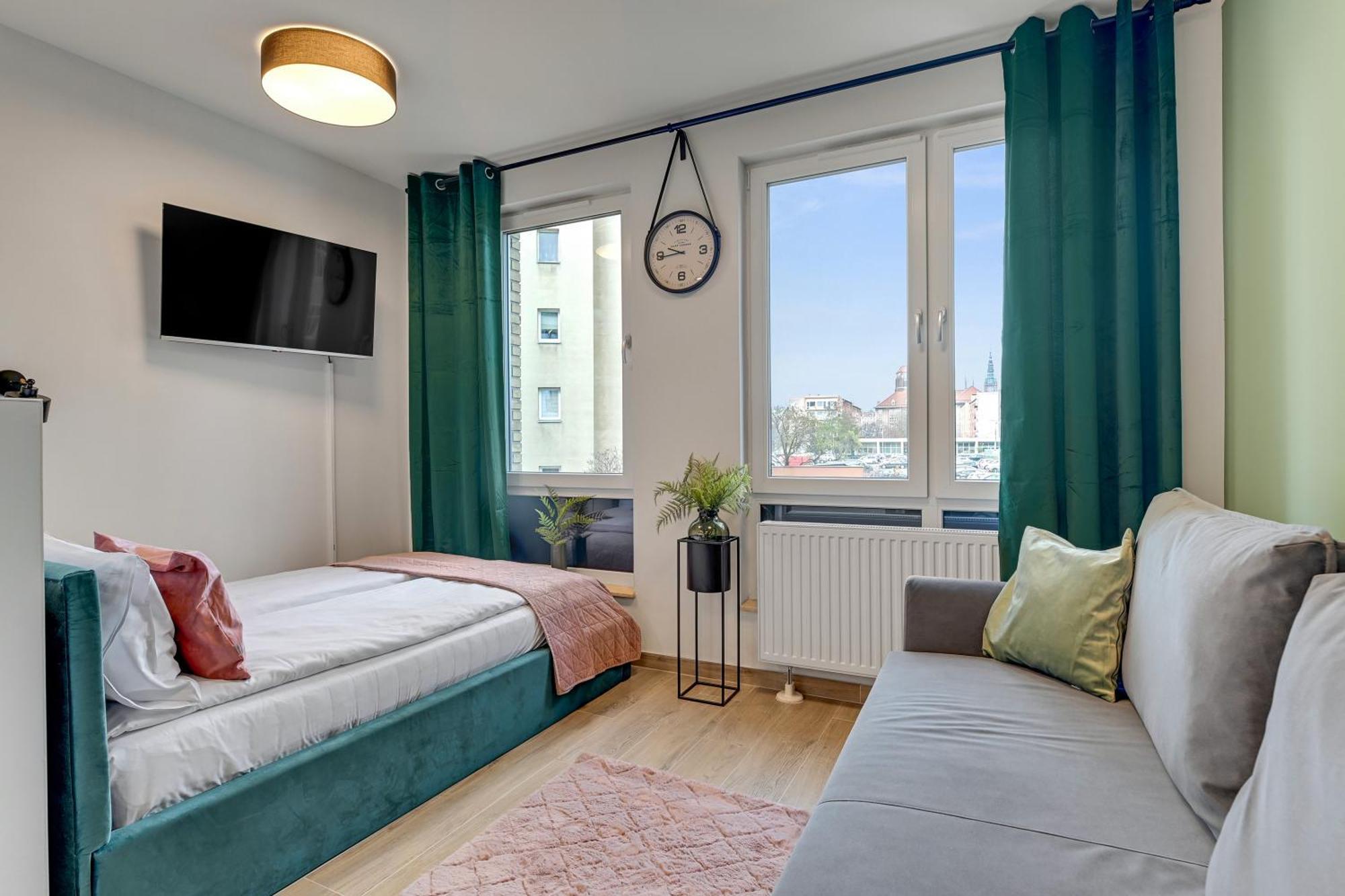 Comfy Wilcza With Parking By Lion Apartment