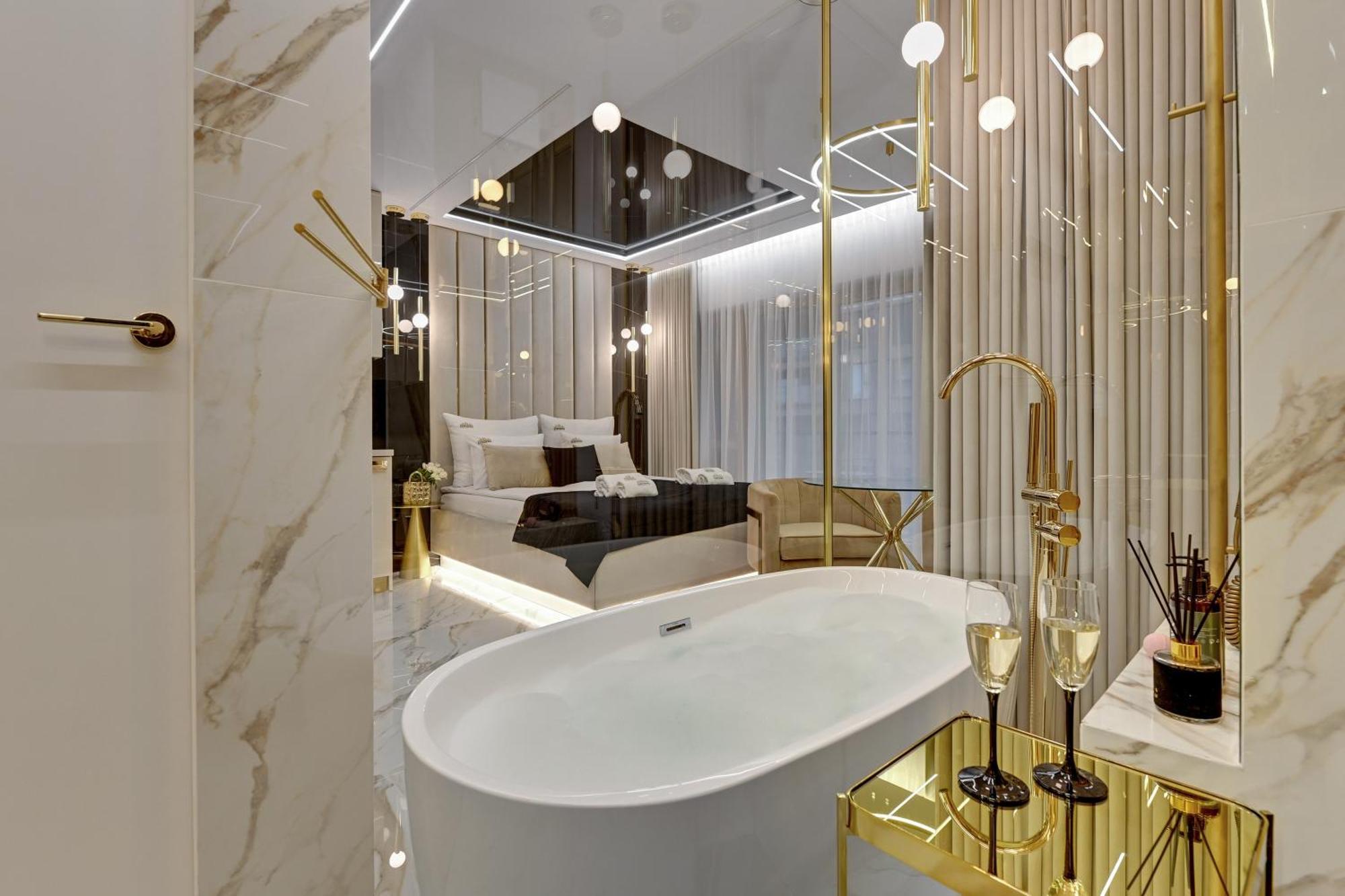 Romantic With Bathtub By Downtown Leilighet Gdańsk