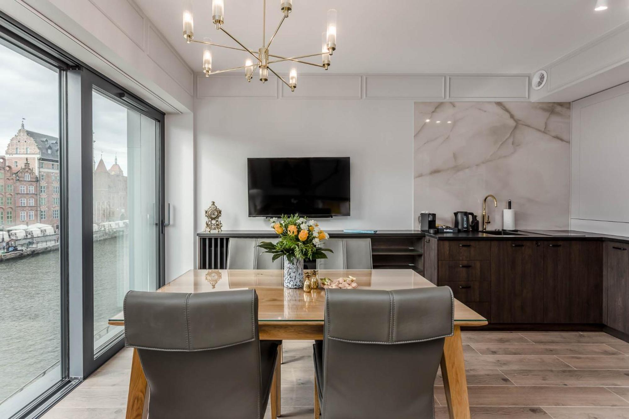 Rent Like - W Deo Plaza Apartment *