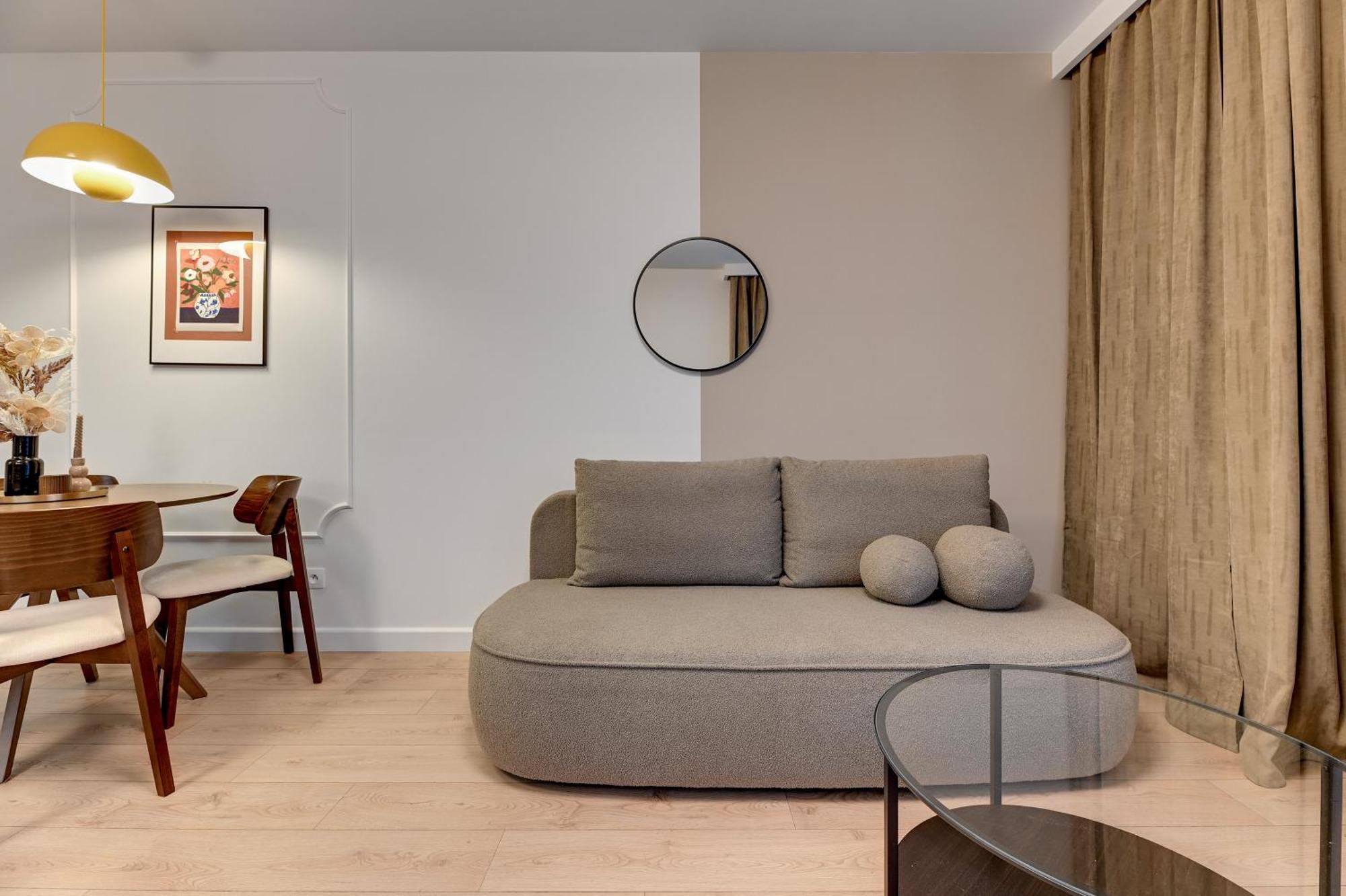 Doki Living - Foodhall & Parking By Downtown Gdansk