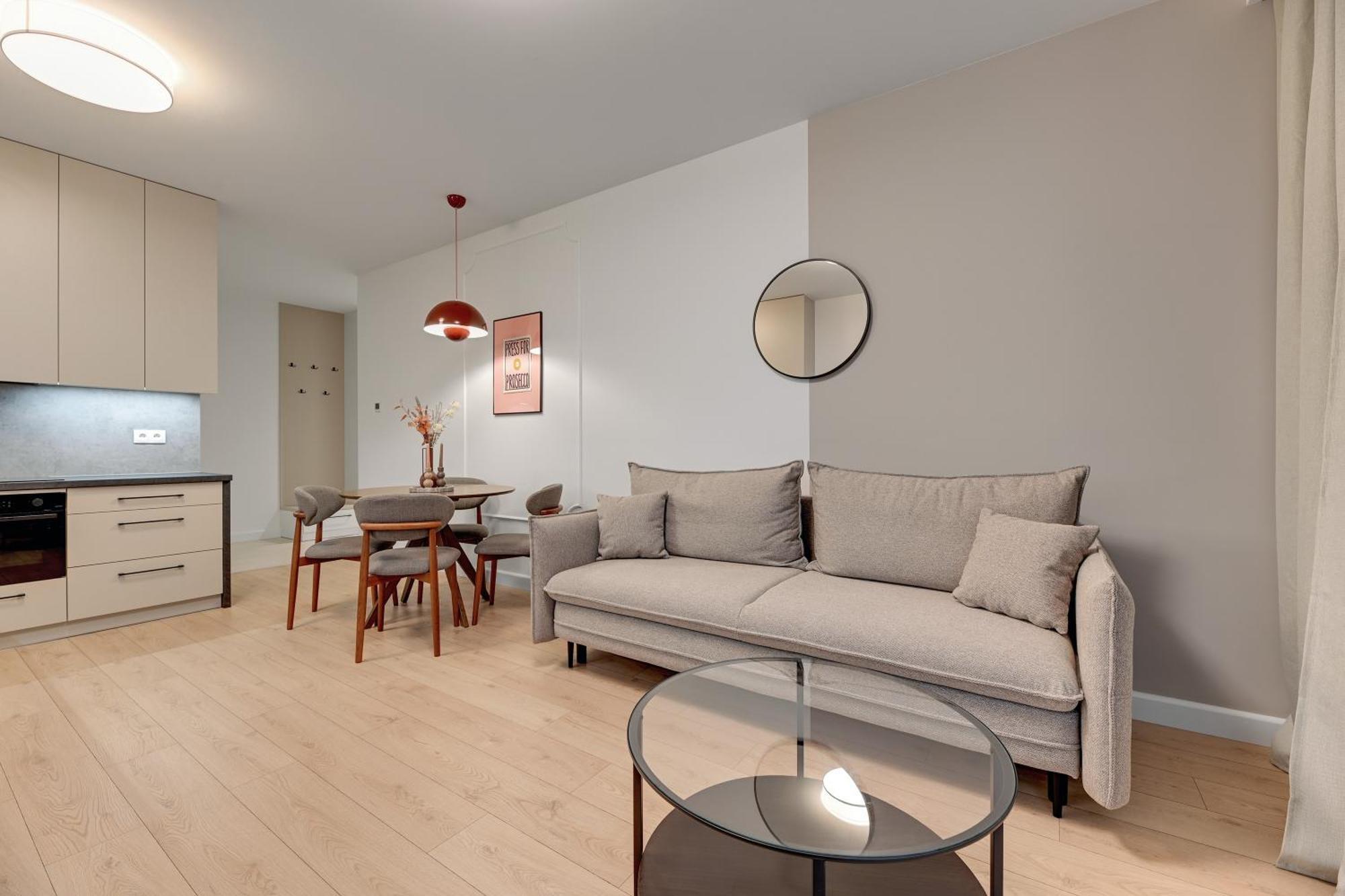Doki Living - Foodhall & Parking By Downtown Gdansk