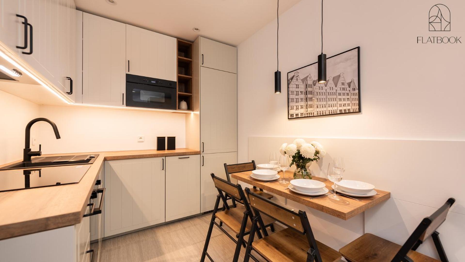 Flatbook - Seaside Albatross Tower Apartment *