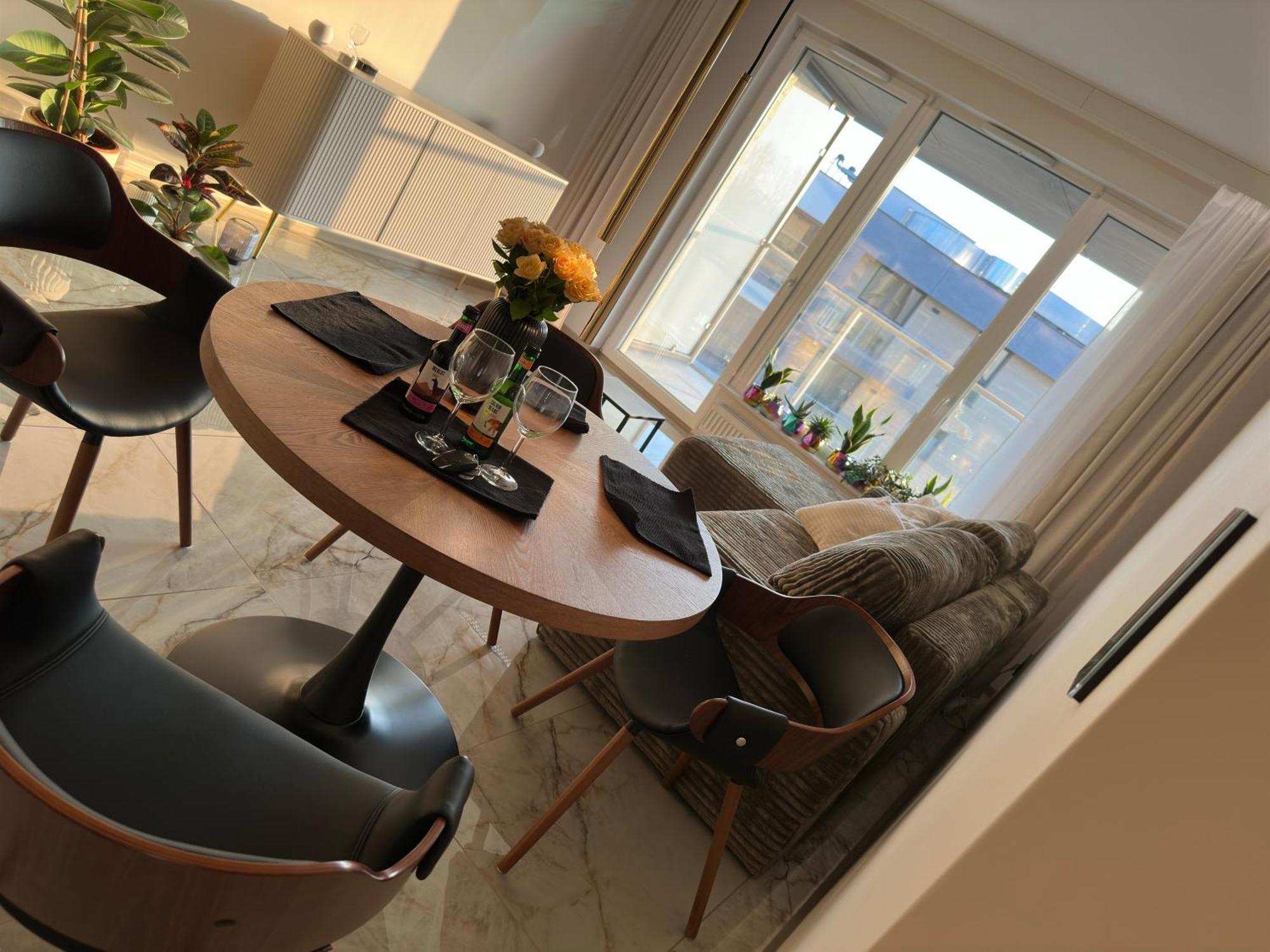 Wood & Stone Apartment Gdansk