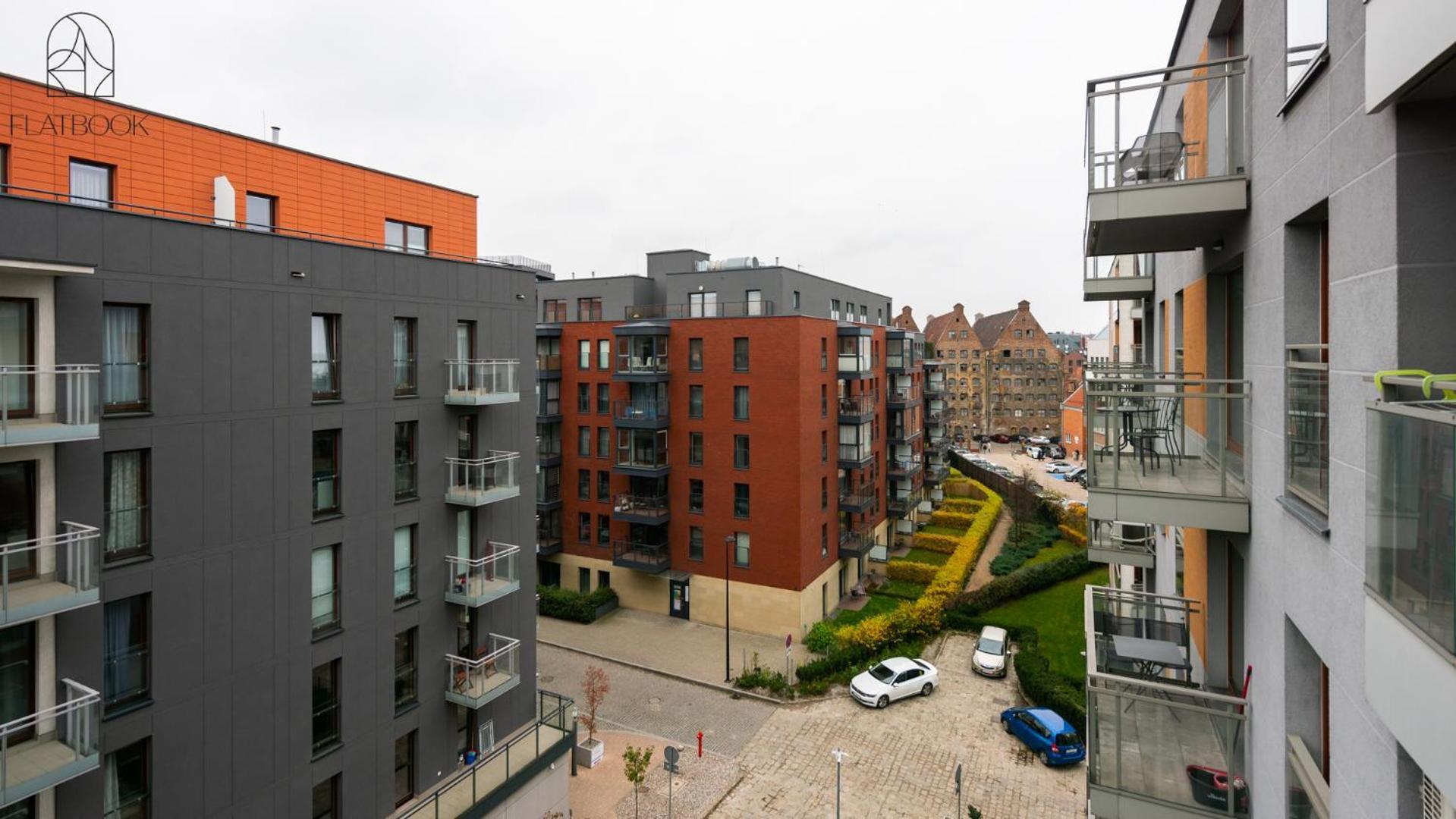 Jaglana With Parking & Apartamento