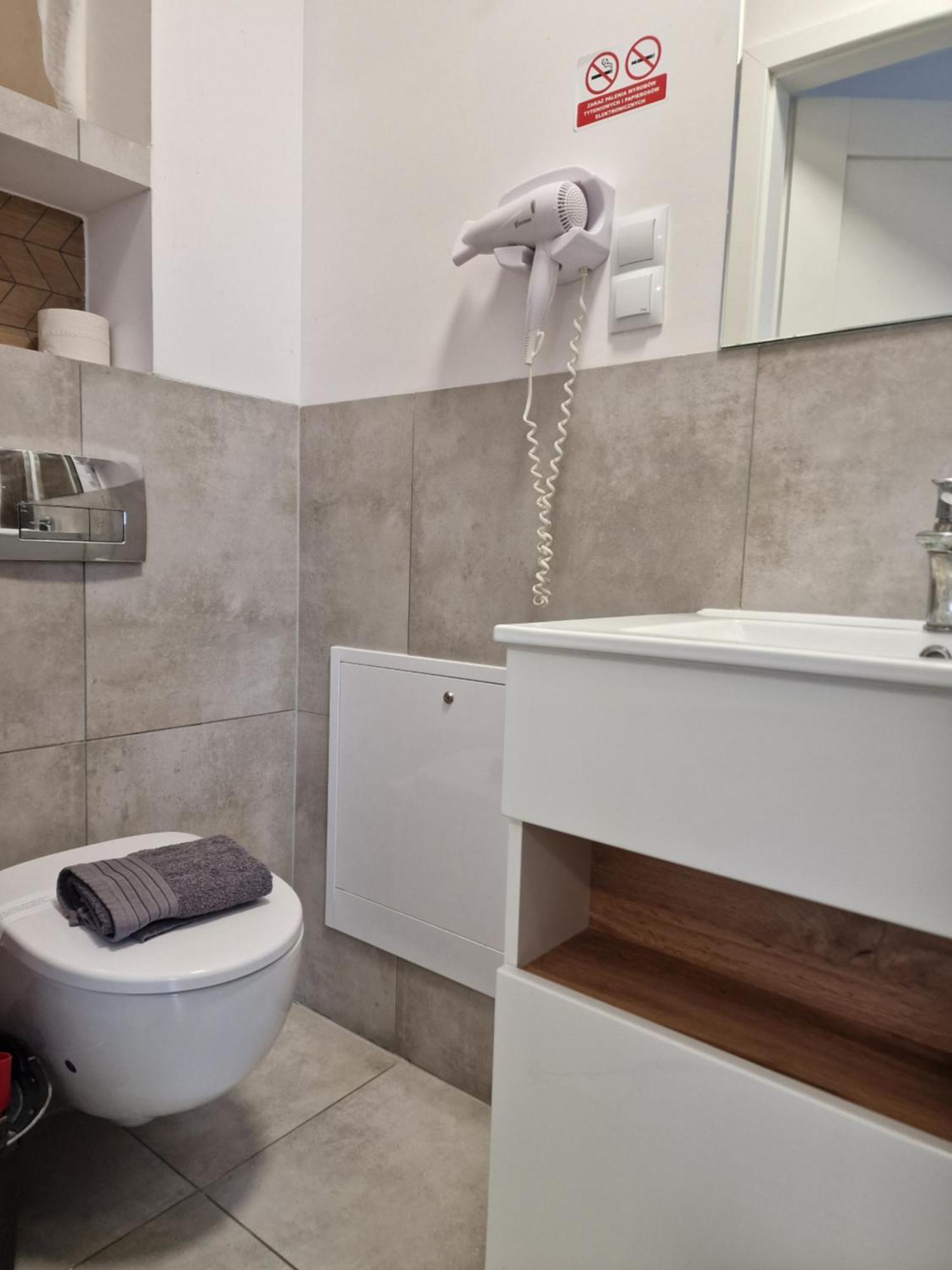 I I Z Lazienkami Apartment