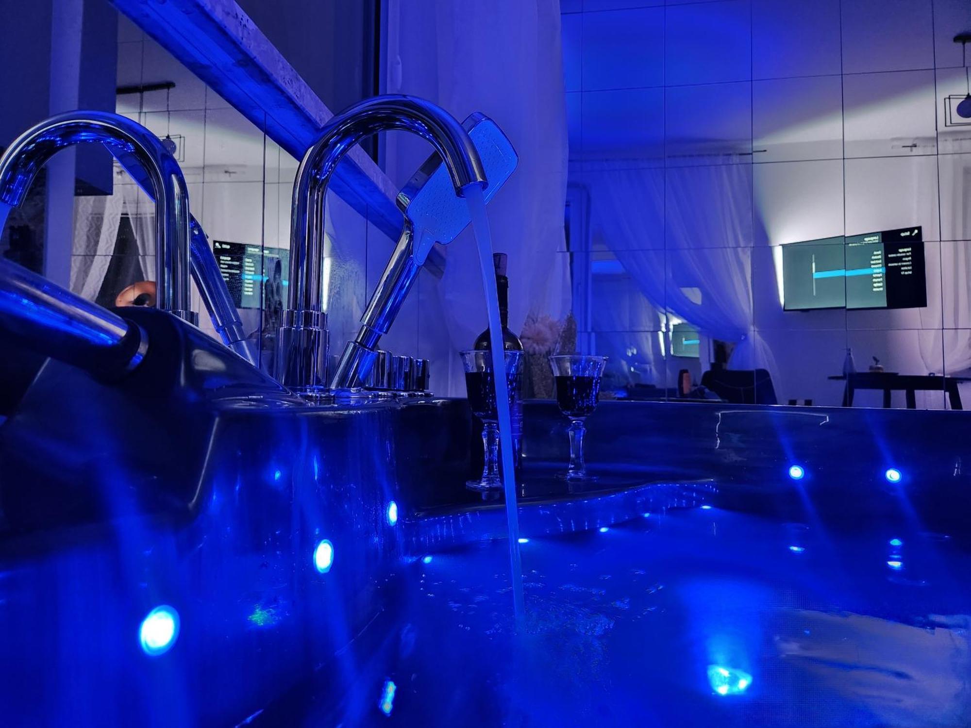 By The Sea - Prestige With A Luxurious Jacuzzi, Sauna And An Exclusive Massage Chair Available In One Of The Apartments!