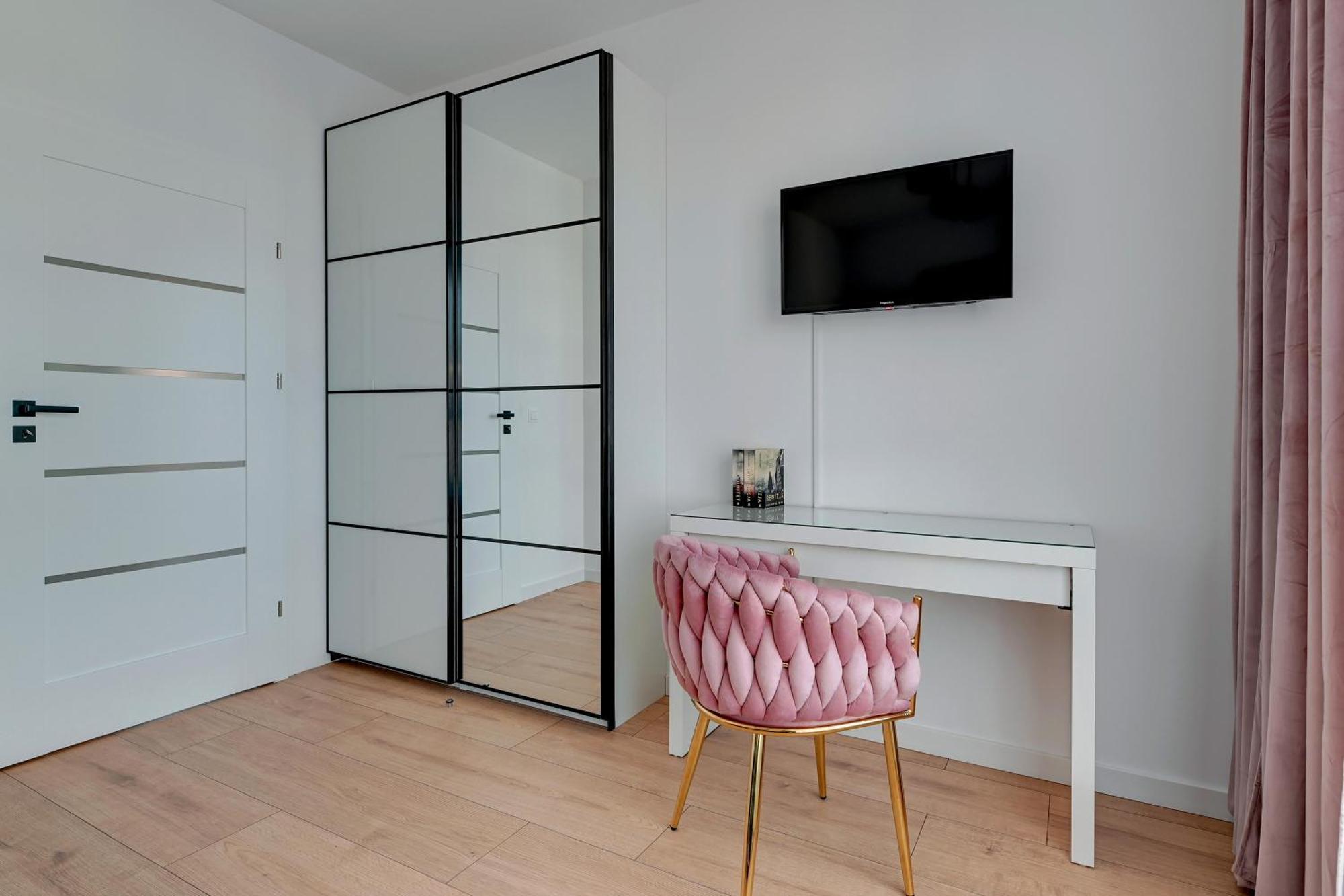 Doki Living - Foodhall & Parking By Downtown Apartment *