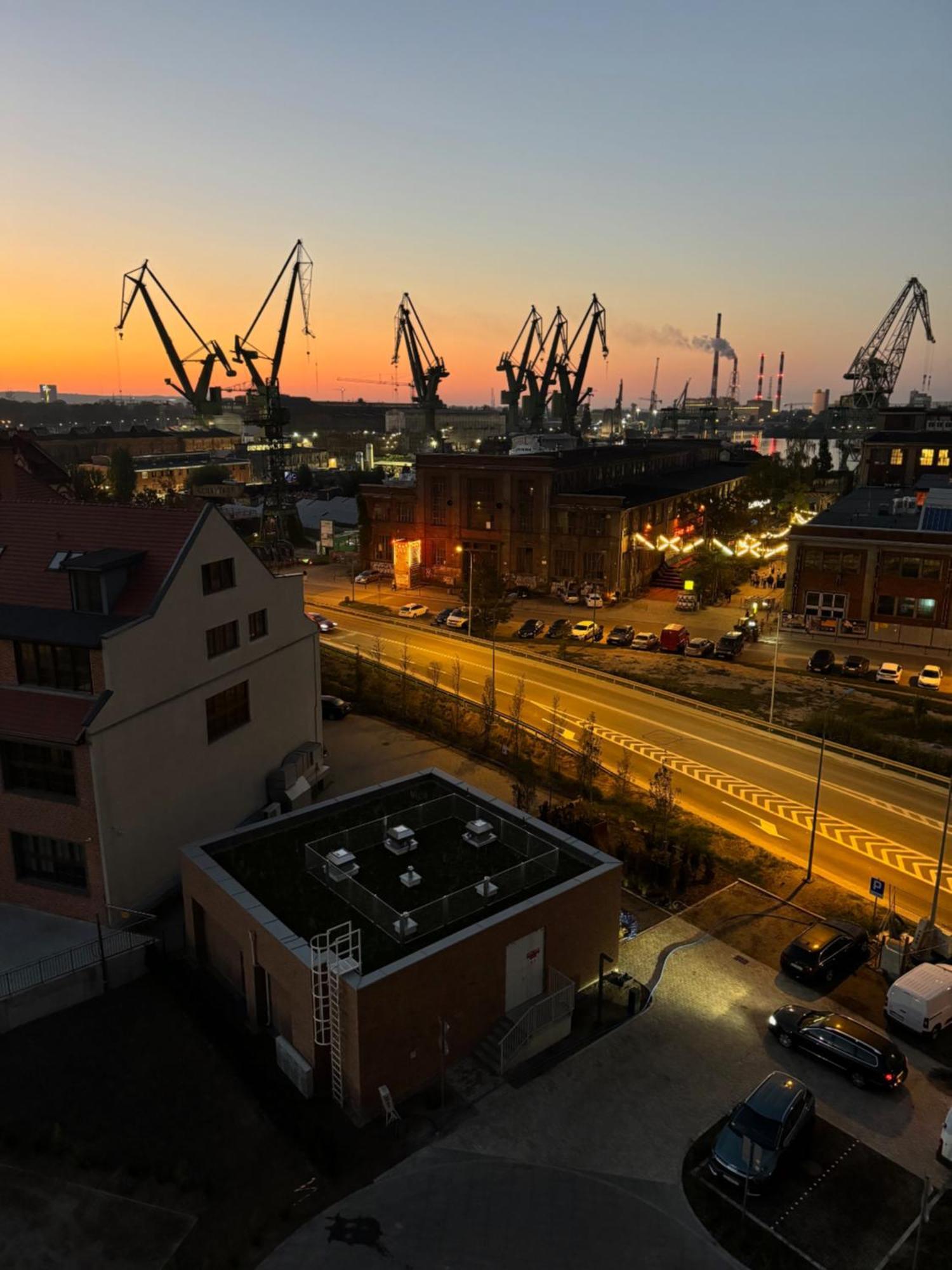 Crane Panorama Apartment *
