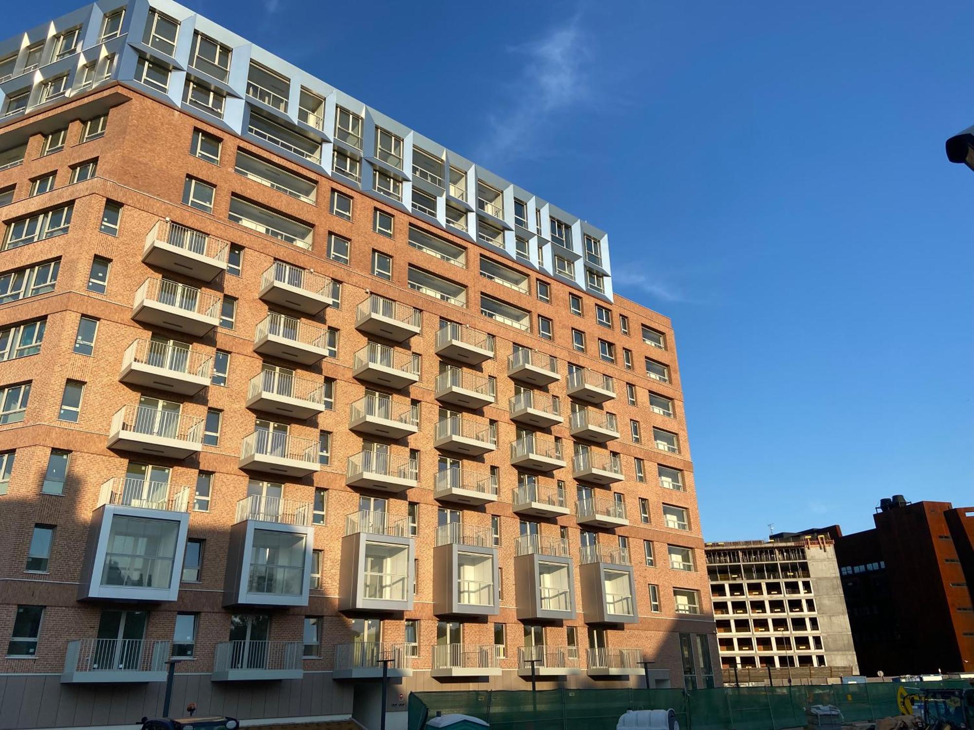 Apartment Crane Panorama *