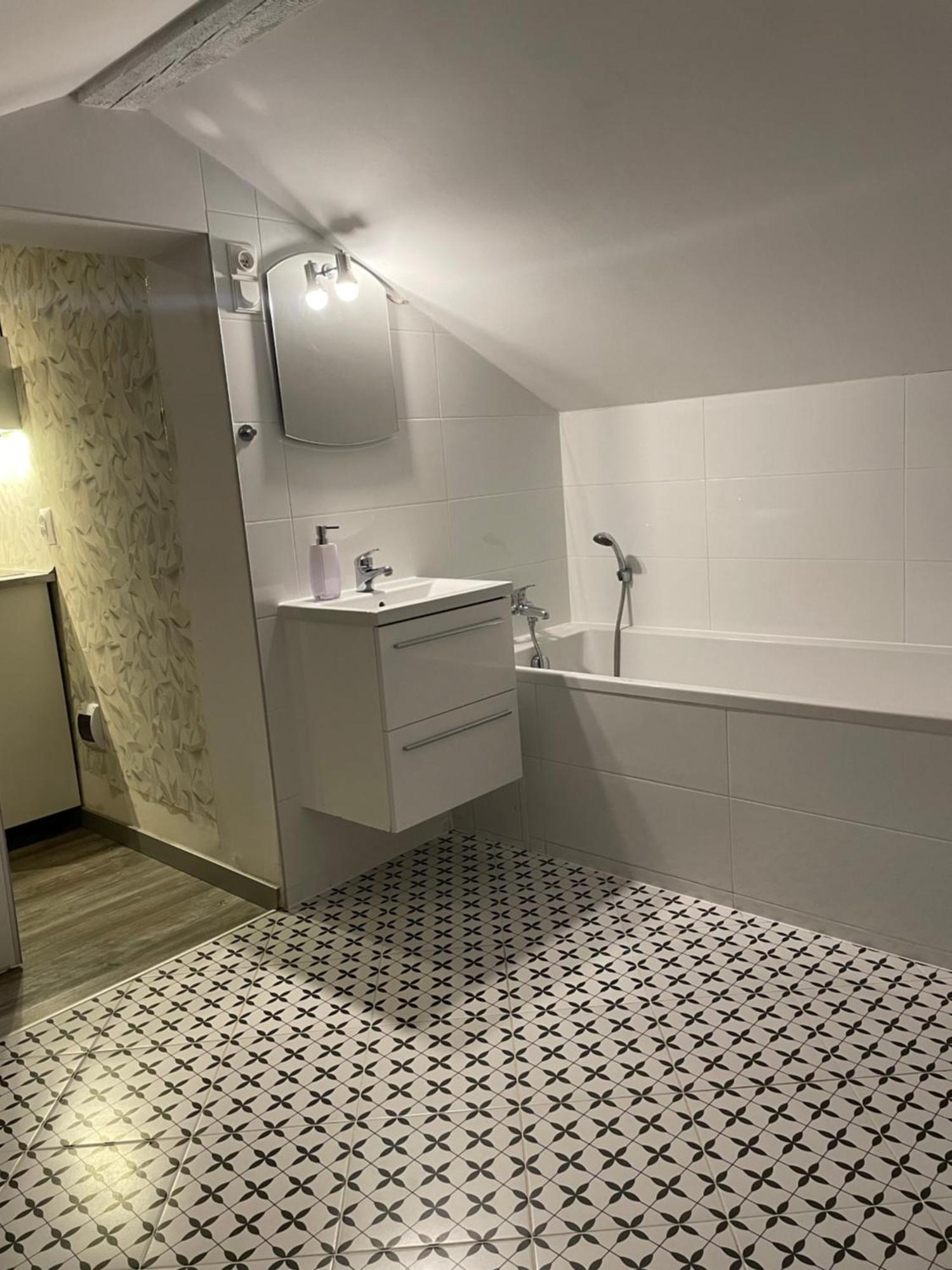 Airport Apartament *