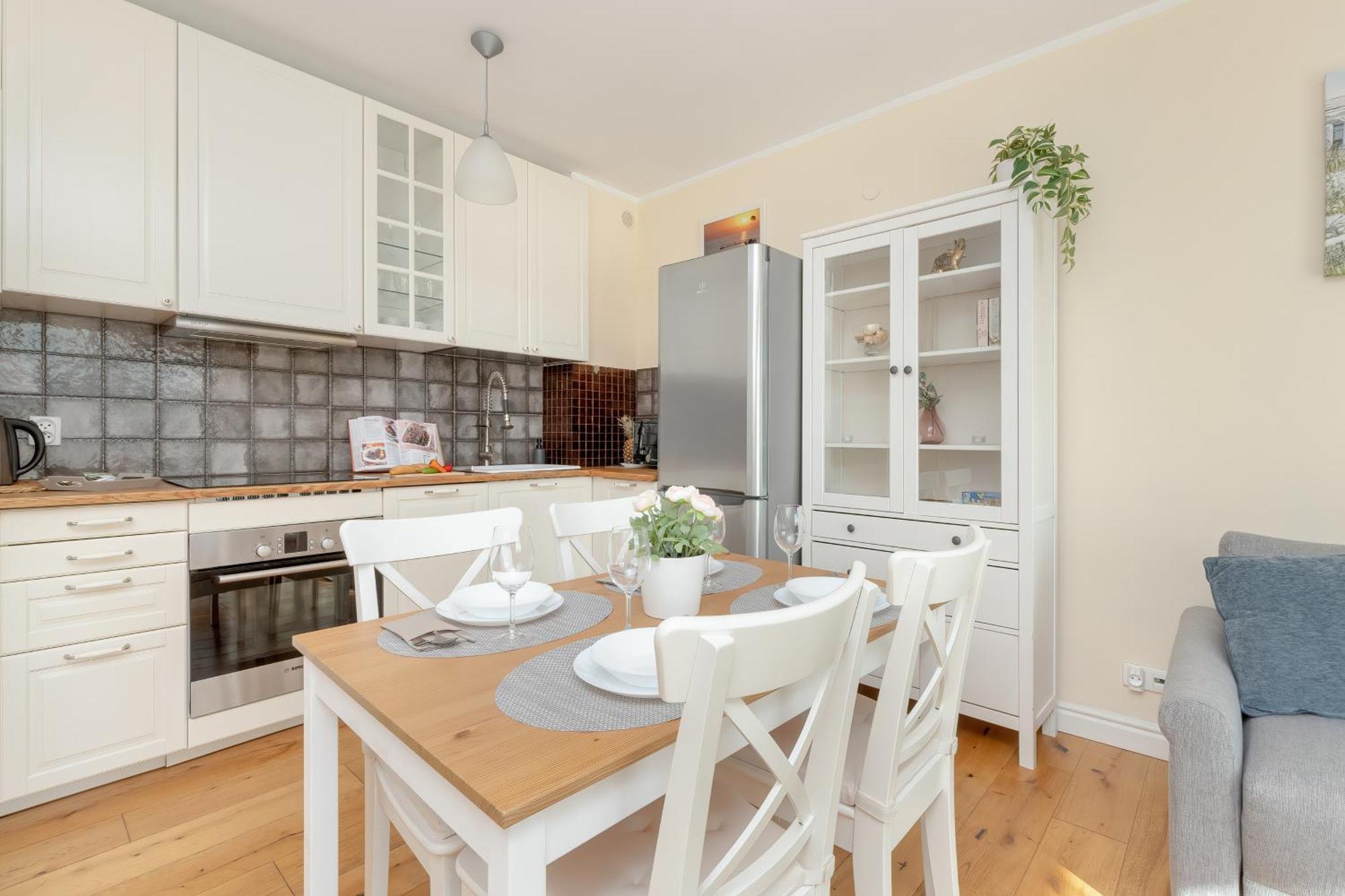 Sunny With Parking & Garden By Renters Lägenhet Gdańsk