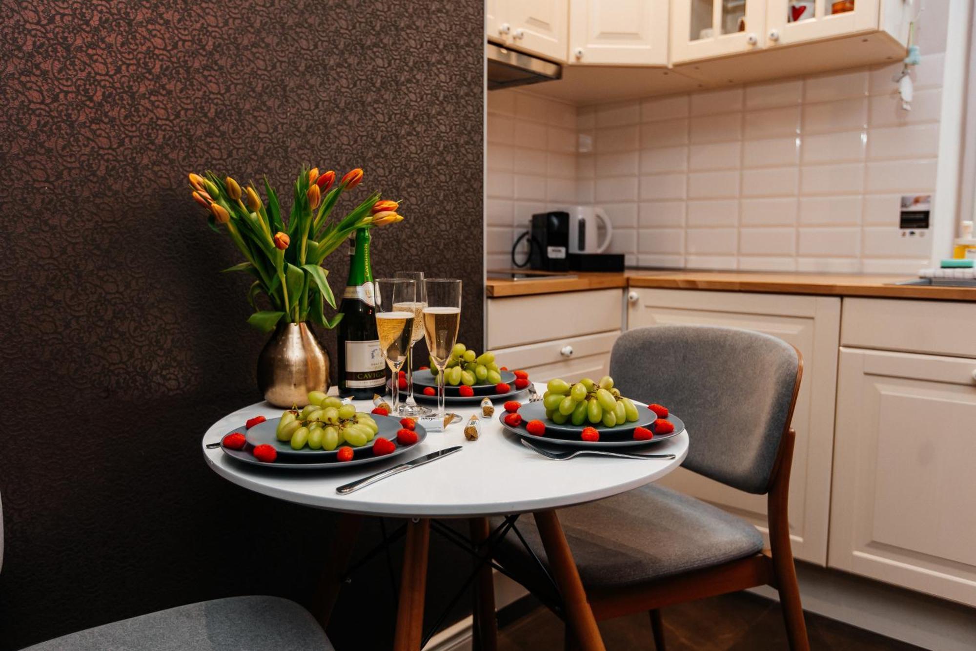 Maya's Flats & 21 - Dluga St, Old Town *