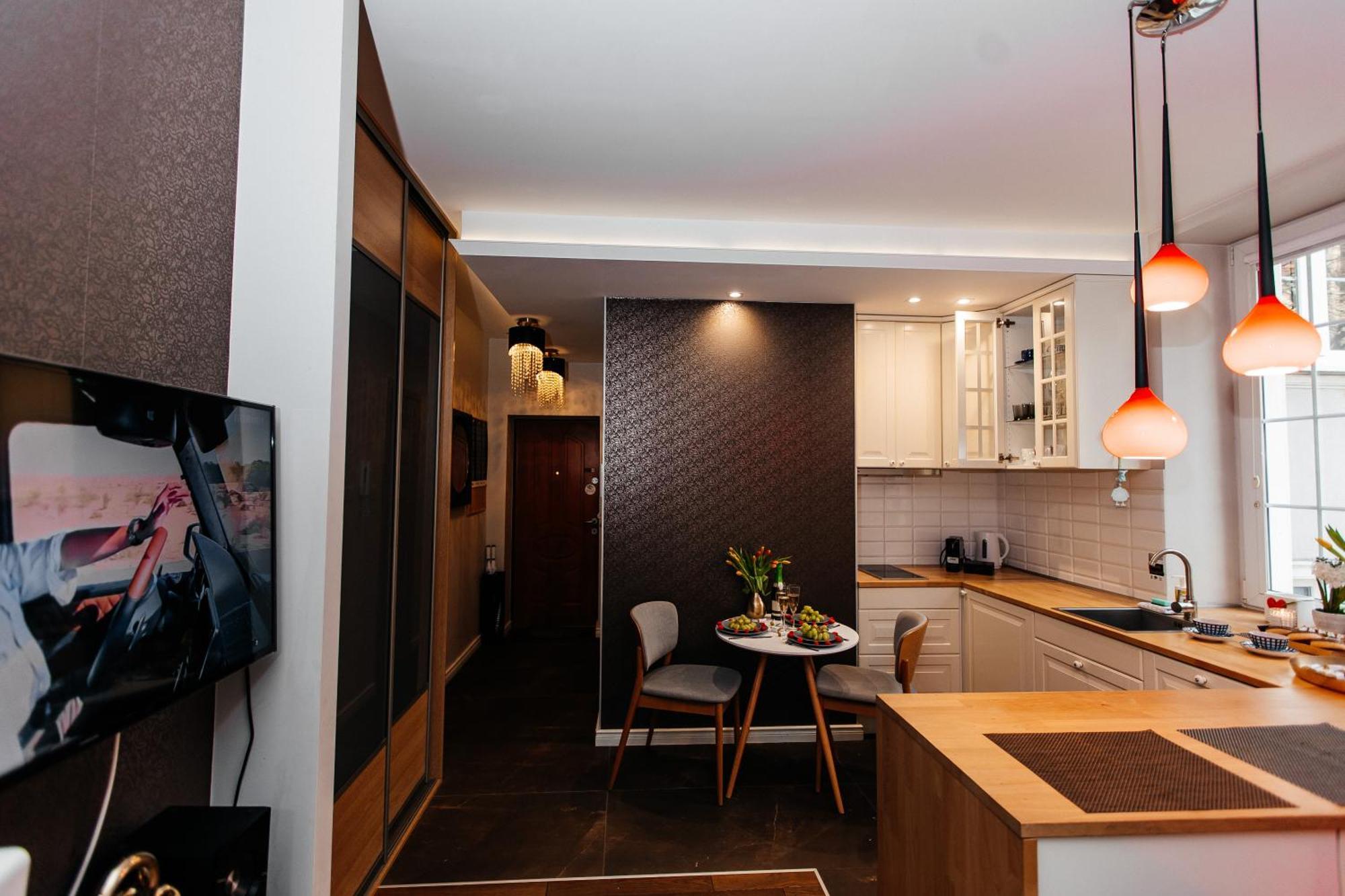 Maya's Flats & 21 - Dluga St, Old Town Apartment *