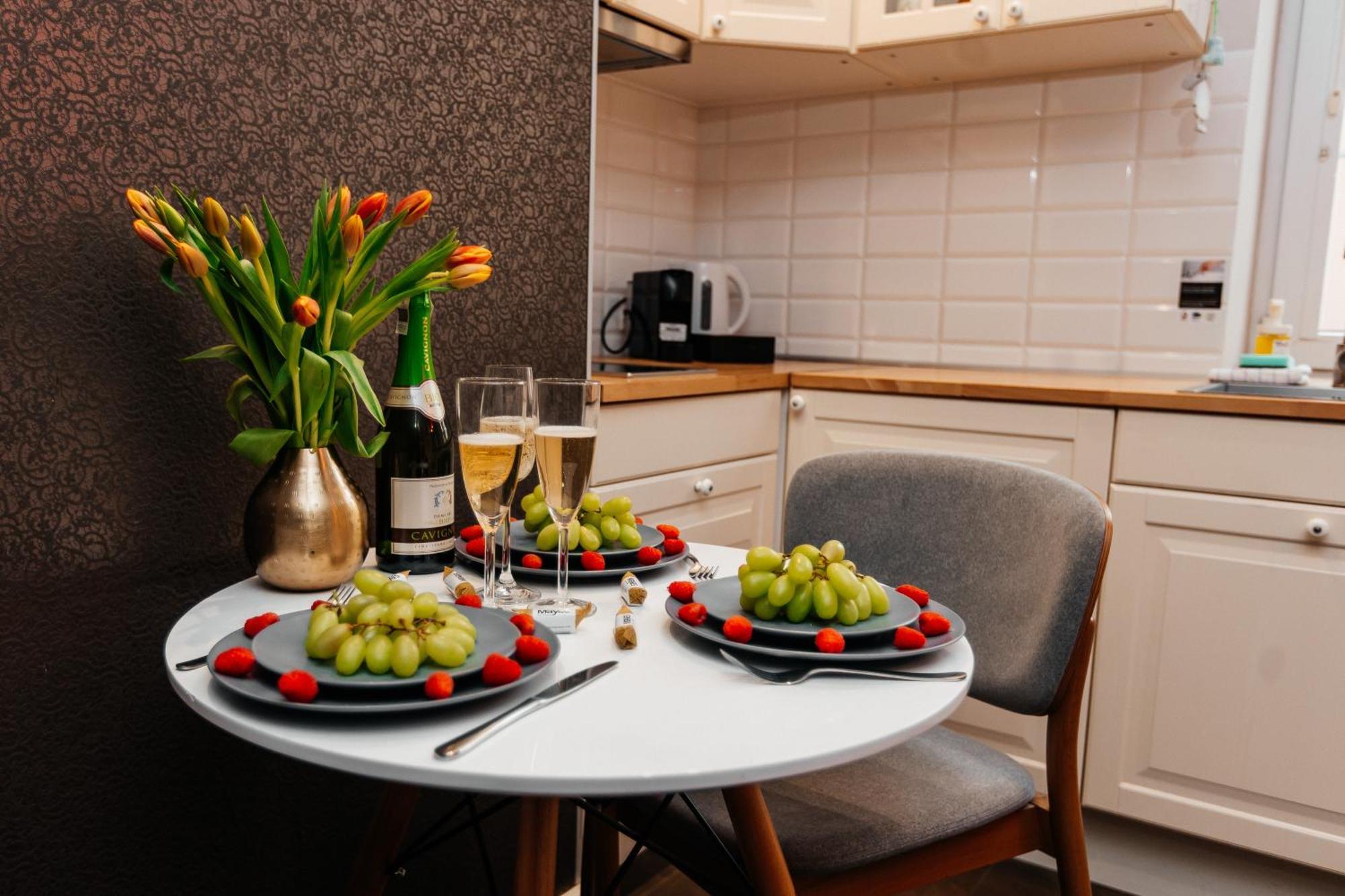 Maya's Flats & 21 - Dluga St, Old Town Gdansk