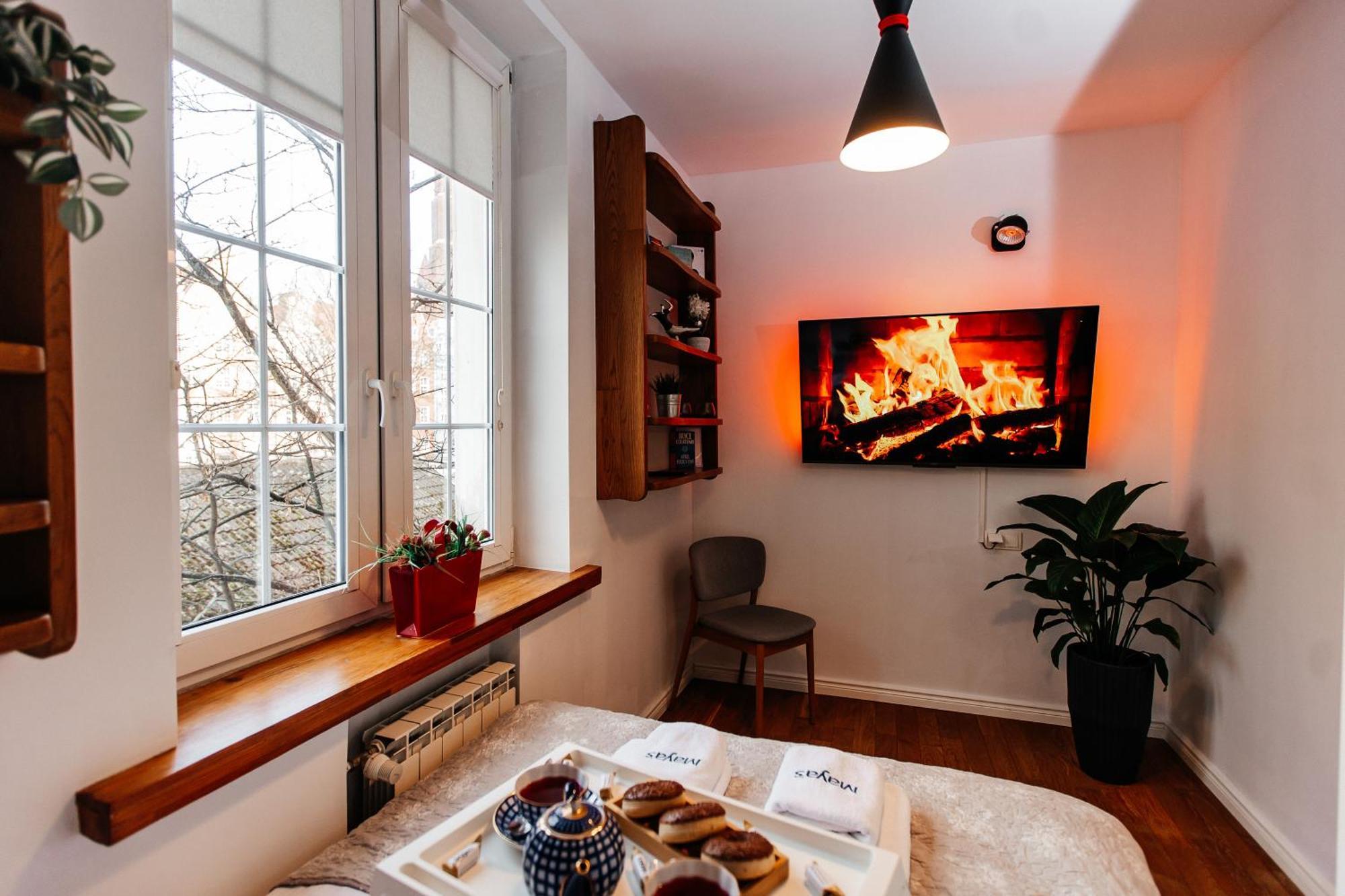 Maya's Flats & 21 - Dluga St, Old Town Apartment Gdansk